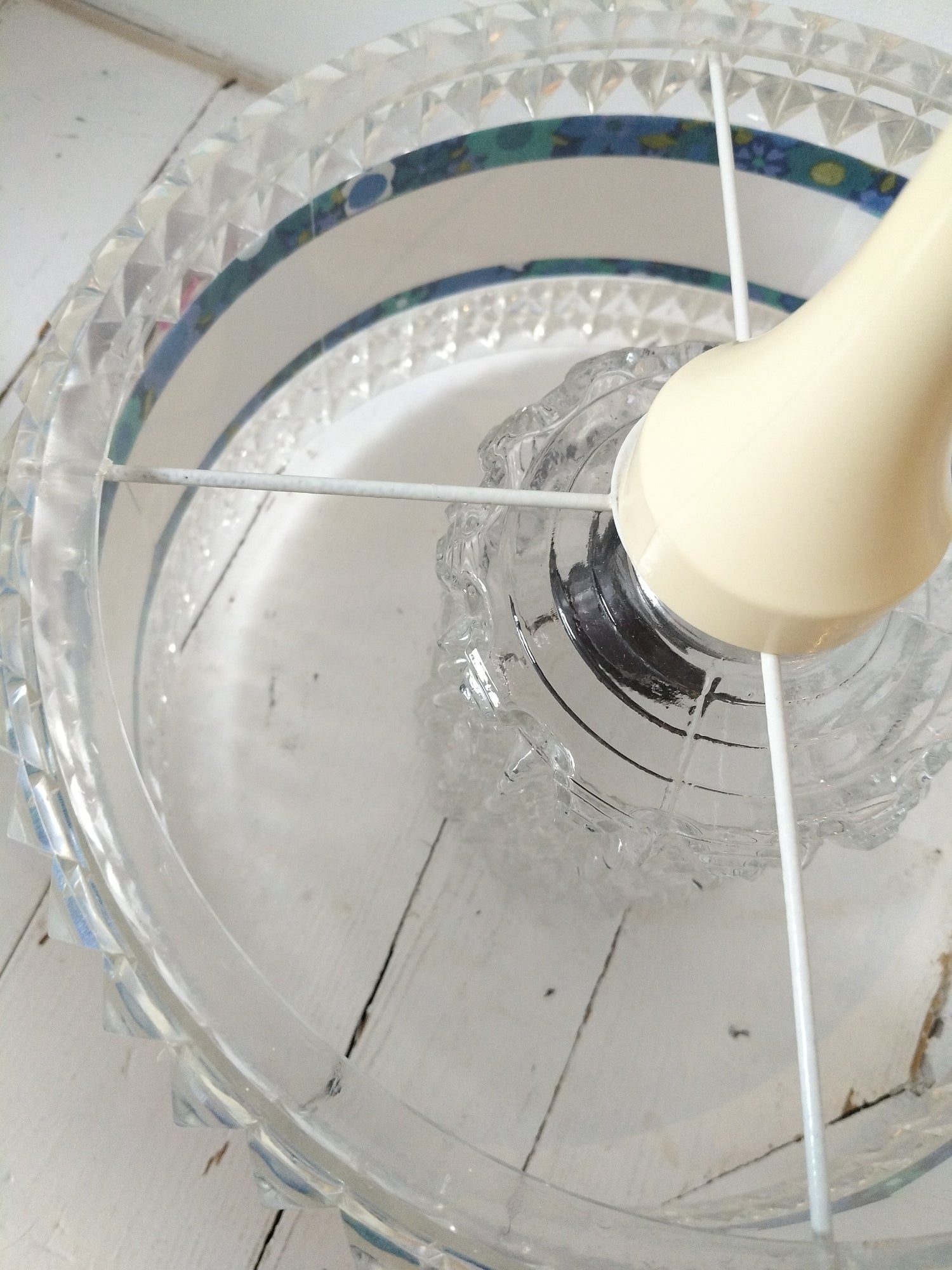 Luminaire suspension verre et plexi - cetaitmieuxavant