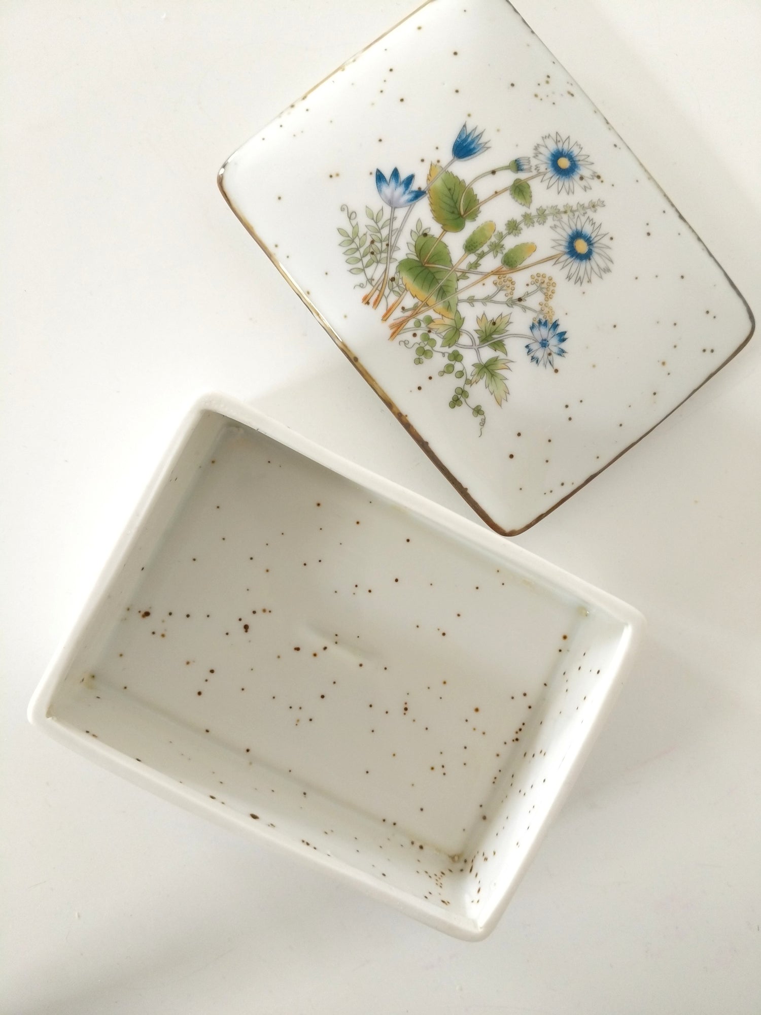 Boîte à bijoux fleur de bleuet en grès - cetaitmieuxavant