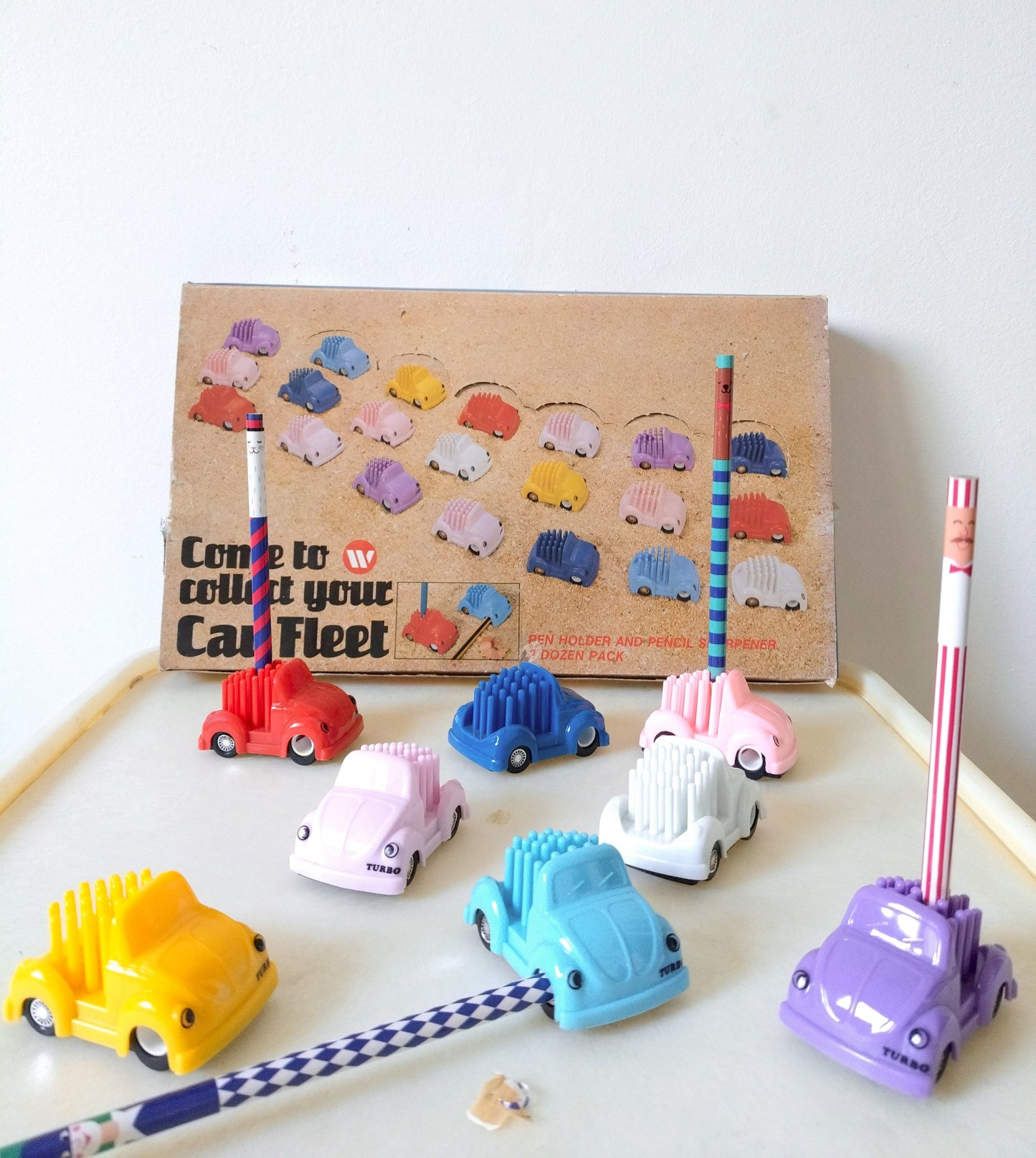 "Car Fleet" voiture Coccinelle Turbo miniature porte-stylo/ crayon et taille-crayon design UK couleur au choix
