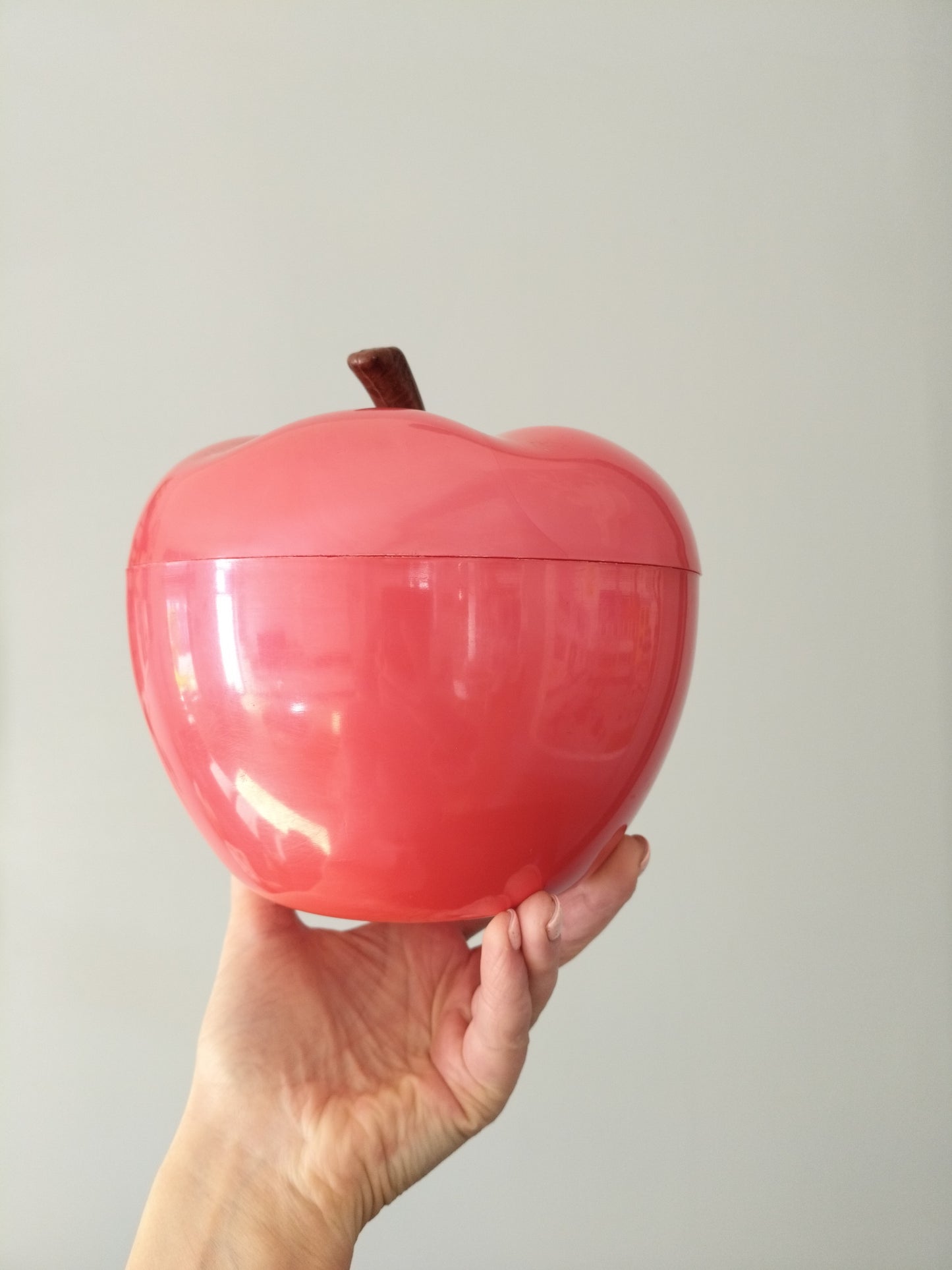 Boîte pomme en plastique framboise nacré - cetaitmieuxavant