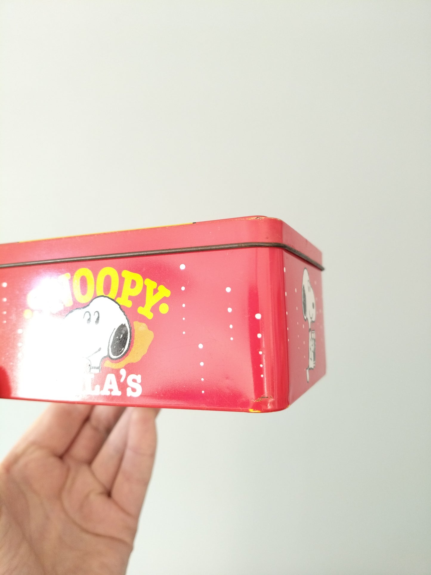 Boîte métallique Snoopy 1958 United Feature Syndicate pour Van Melle confiserie bonbons croque-tendres Cola's