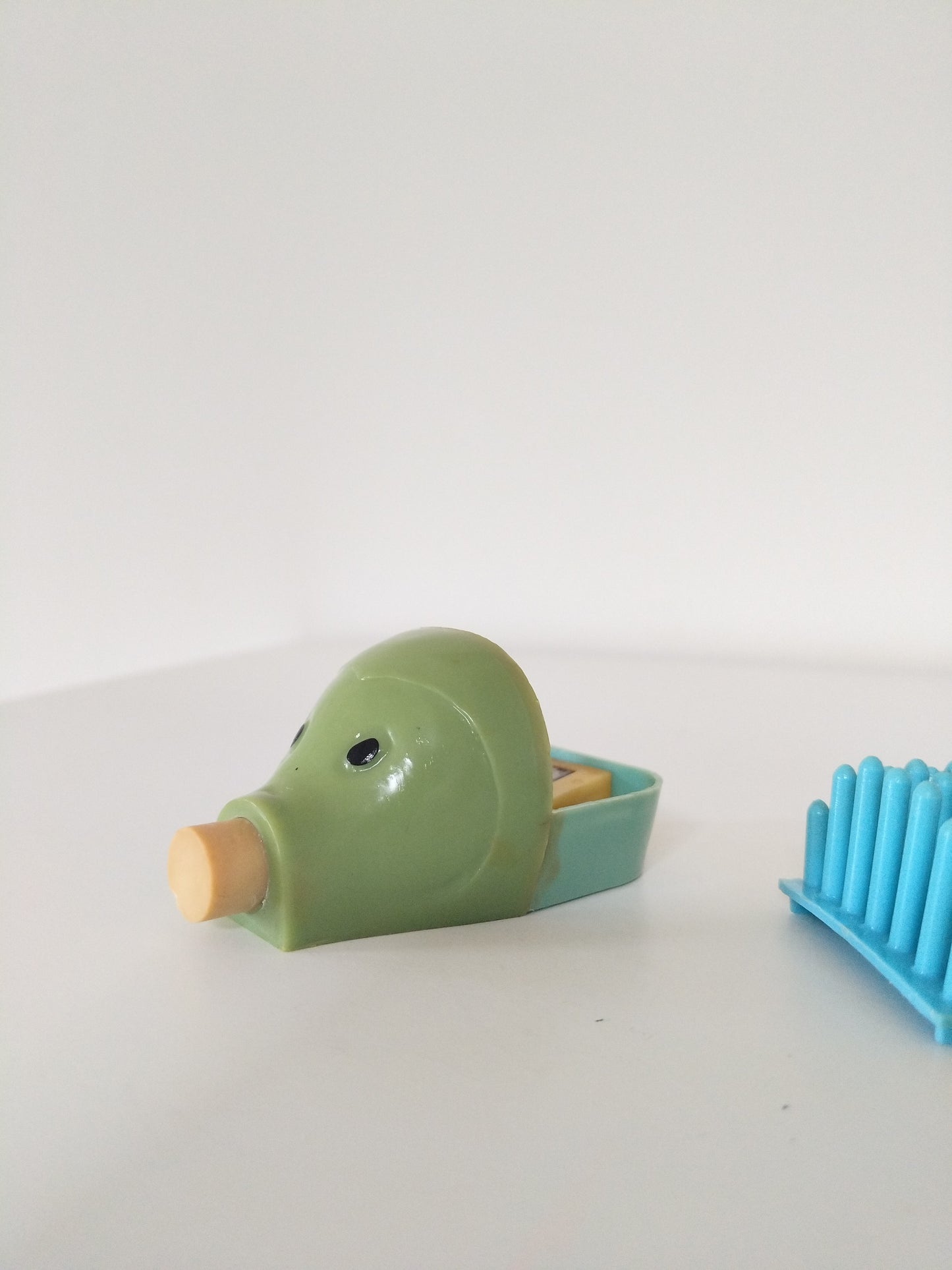 Hérisson miniature taille-crayon, porte-crayon et gomme 80's couleur au choix