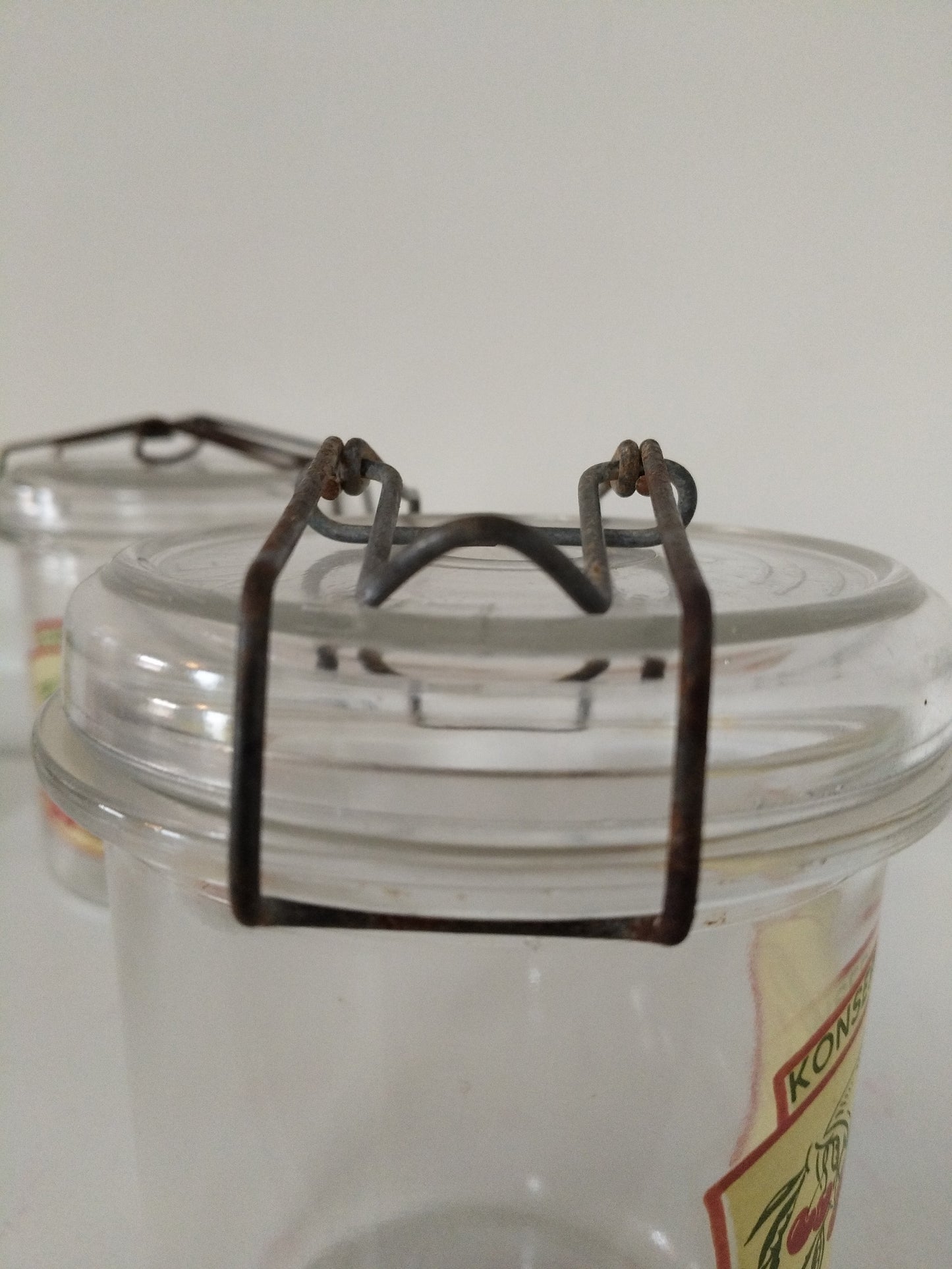 Ancien bocal de conservation en verre à l'unité