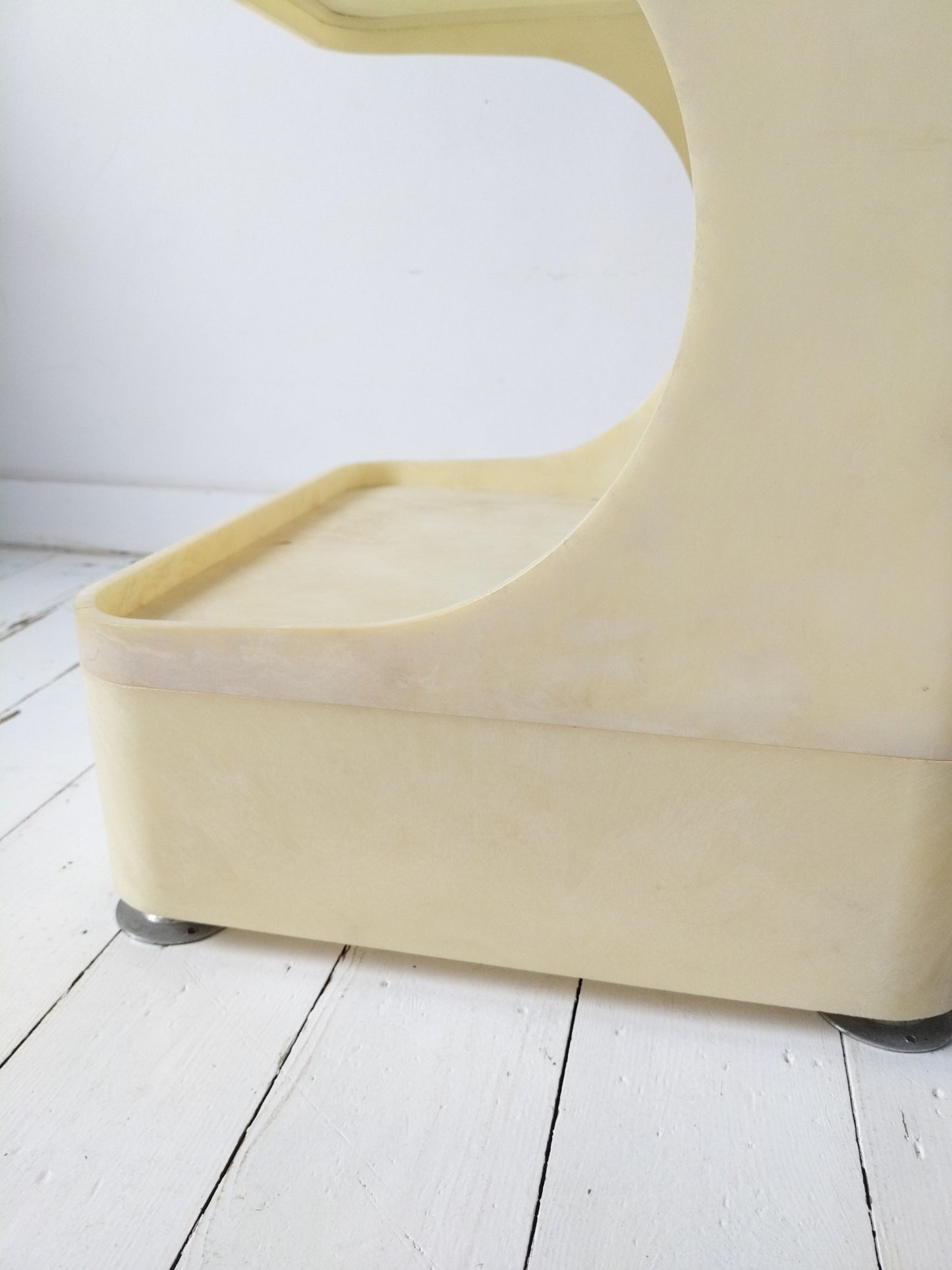 Petit meuble d'appoint/ chevet/ desserte en fibre de verre
