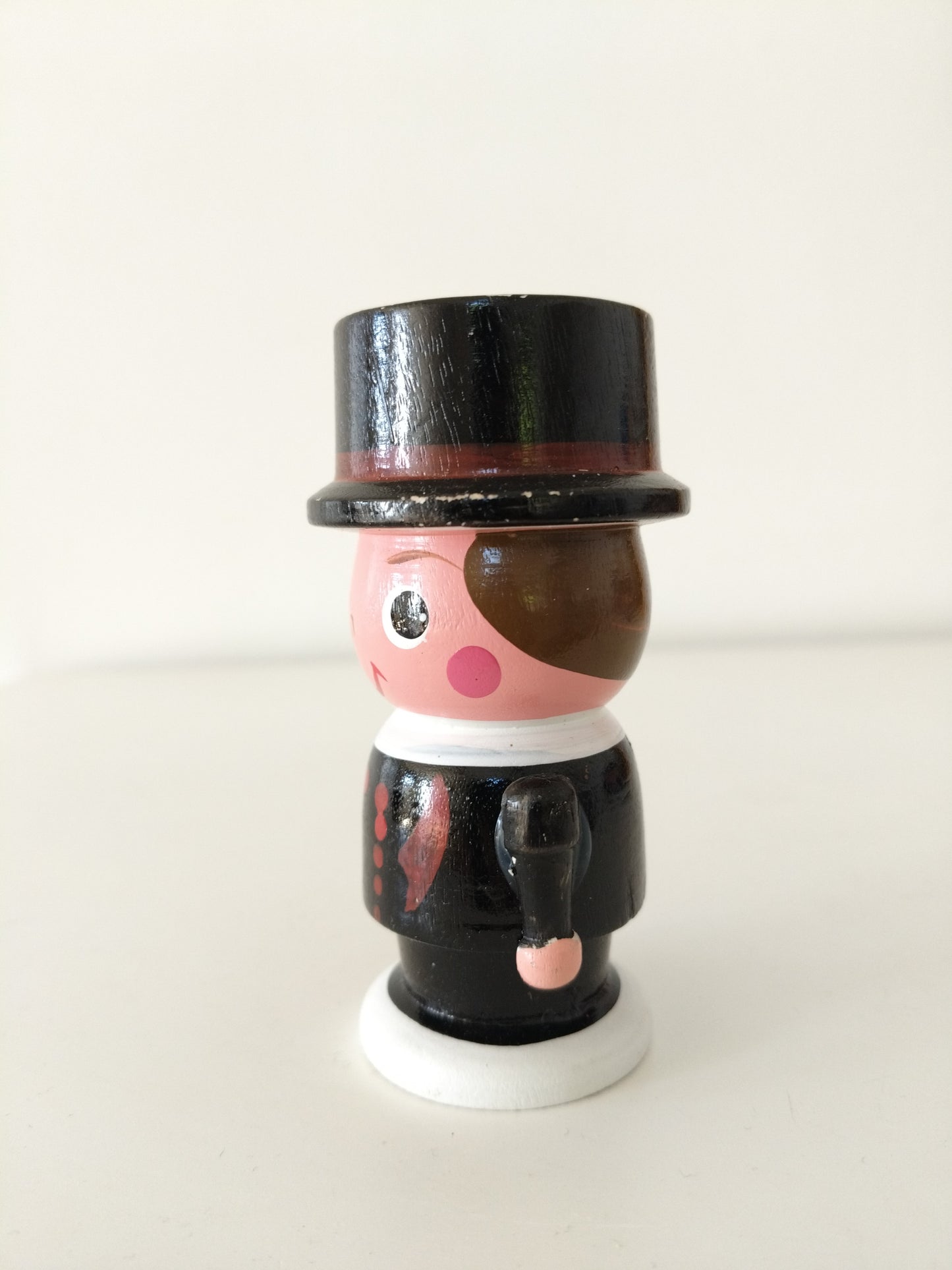 Coquetier personnage en bois au choix - cetaitmieuxavant