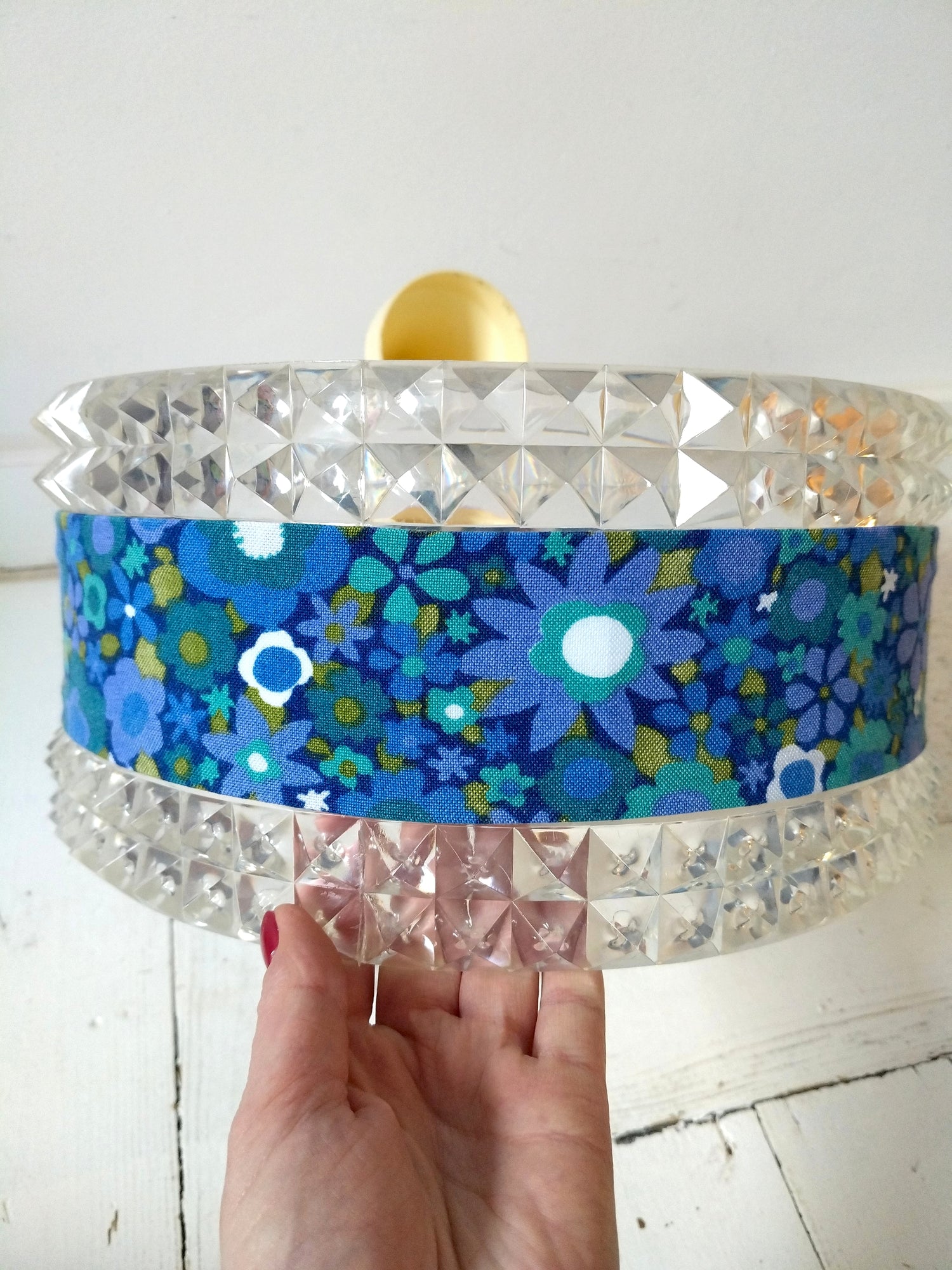 Luminaire/ suspension verre, plexiglas et tissu - cetaitmieuxavant