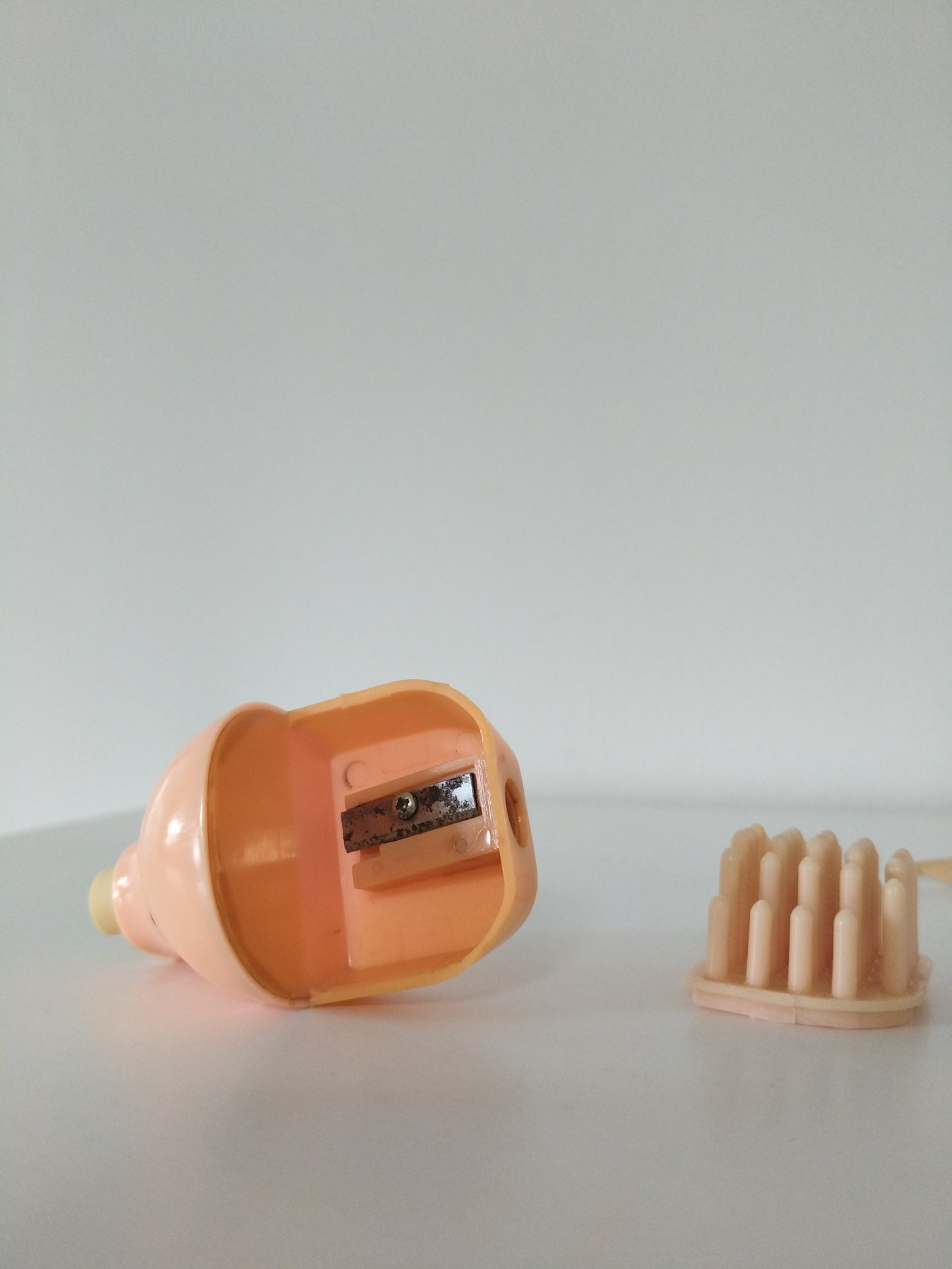 Hérisson miniature taille-crayon, porte-crayon et gomme 80's couleur au choix