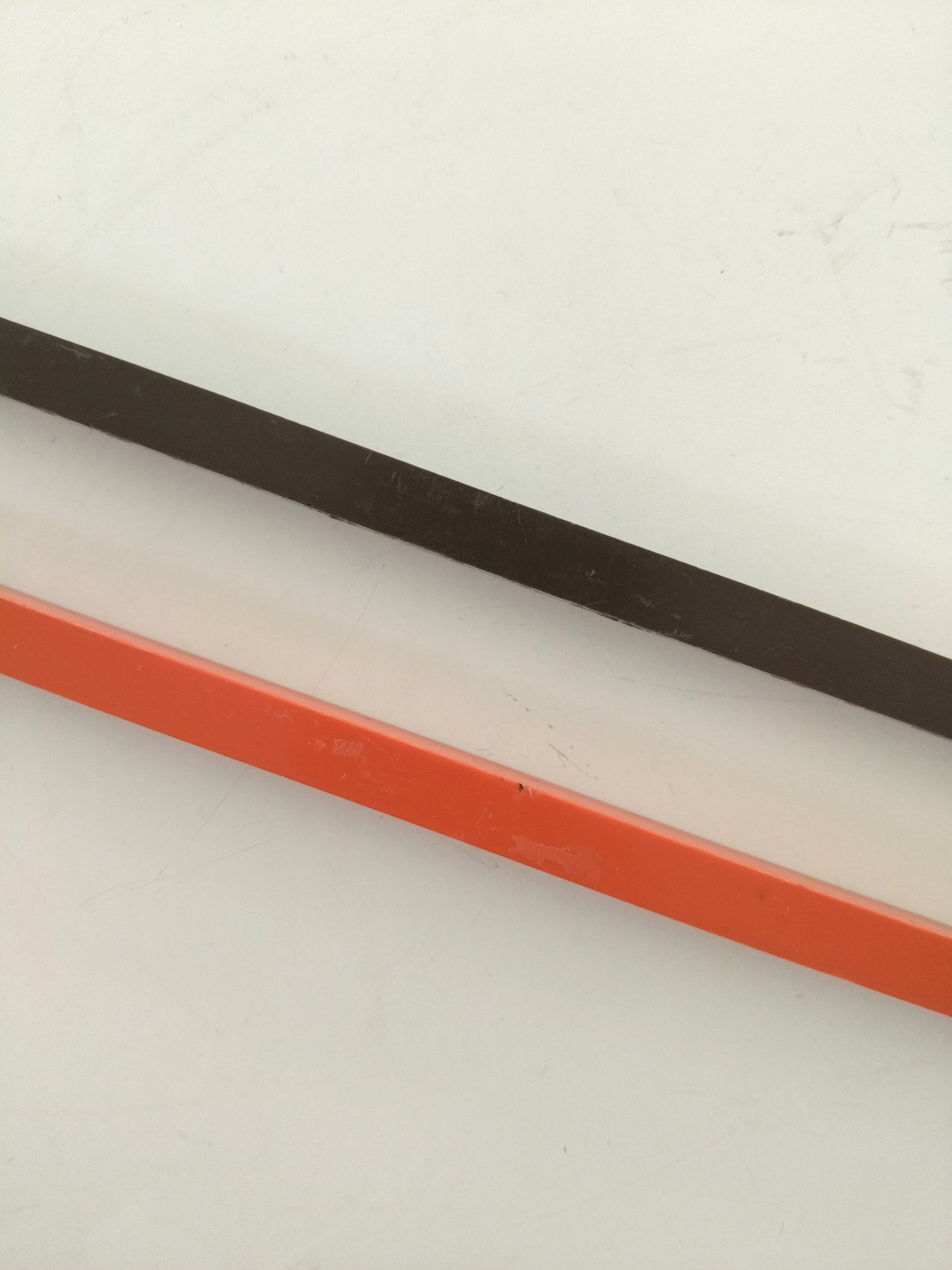 Ancienne règle cubique de 30cm en plastique orange ou brune au choix