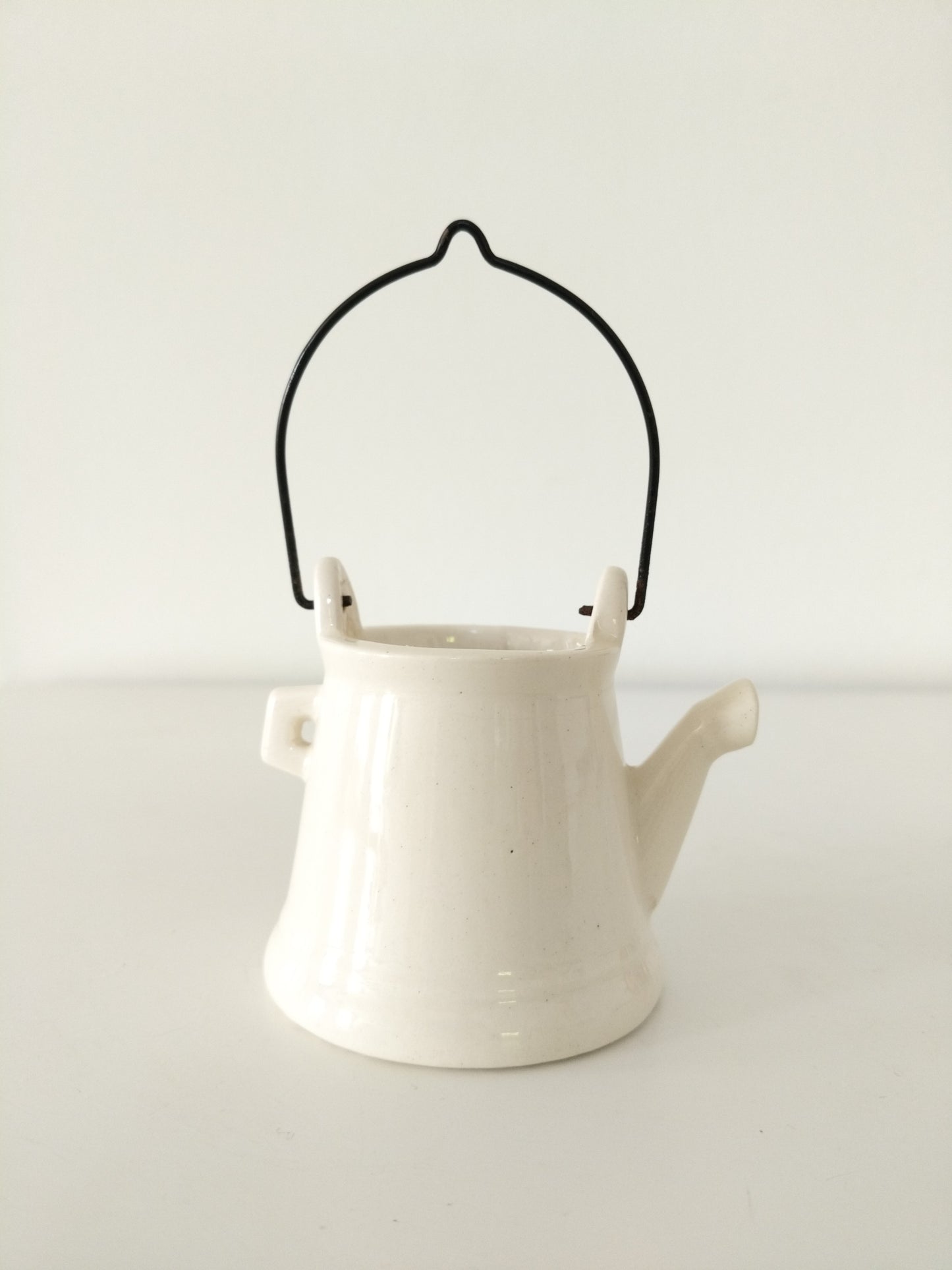 Mini cache-pot/ vase arrosoir en céramique Snoopy Japan United Feature Syndicate 1958 - cetaitmieuxavant