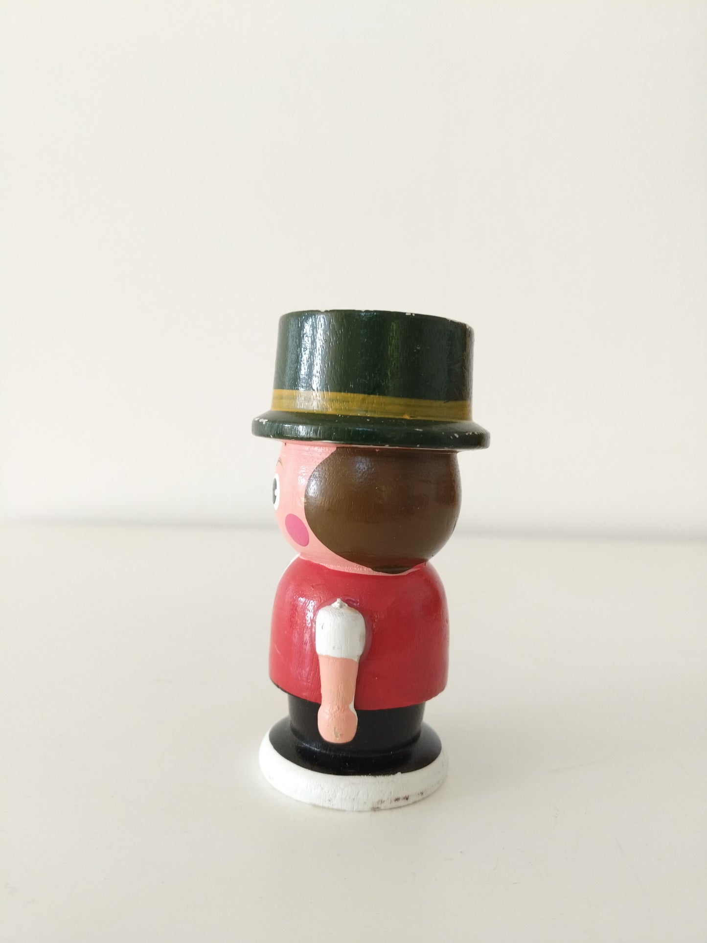 Coquetier personnage en bois au choix - cetaitmieuxavant