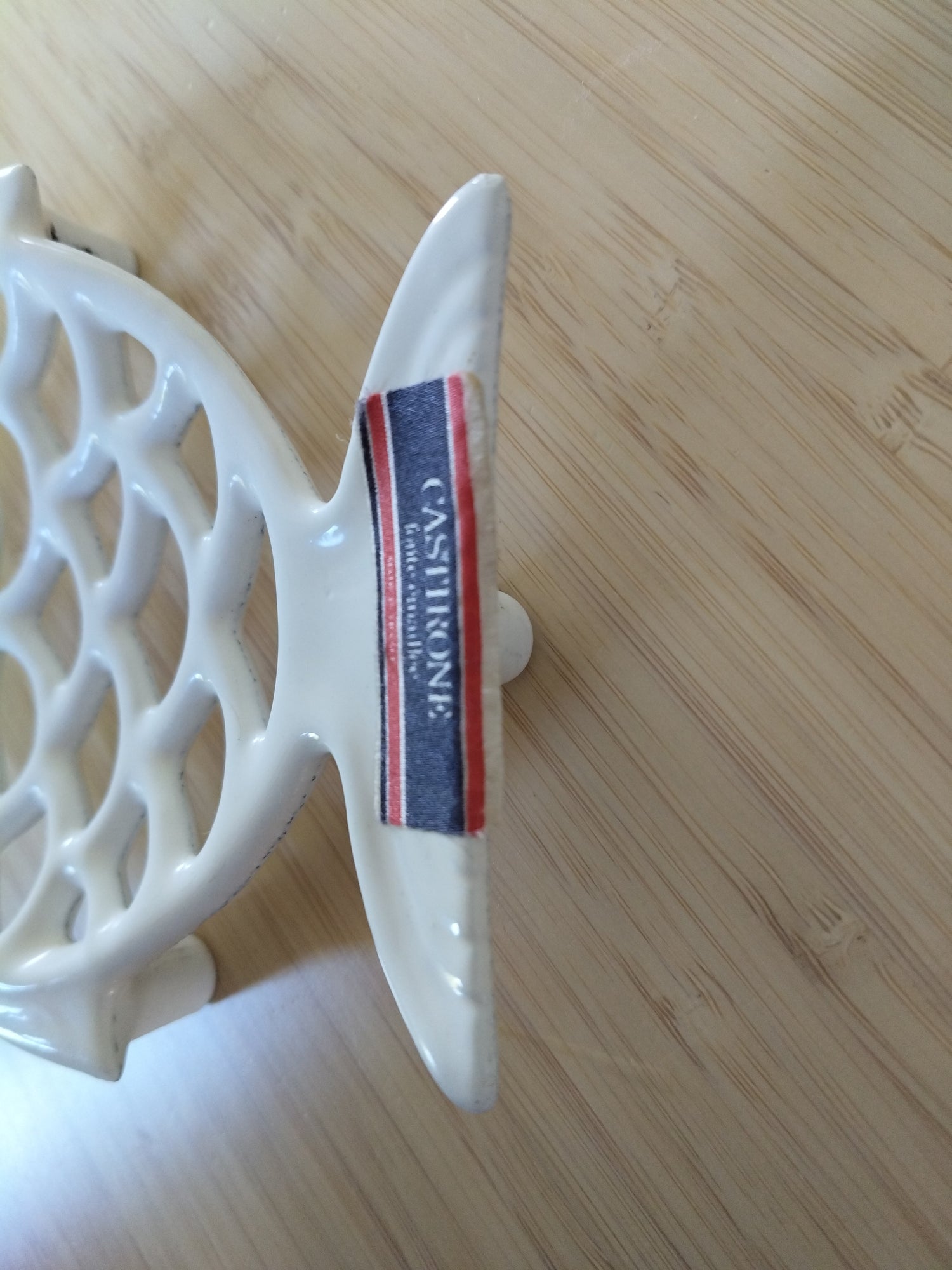 Porte-savon poisson en fonte émaillée Castirone - cetaitmieuxavant
