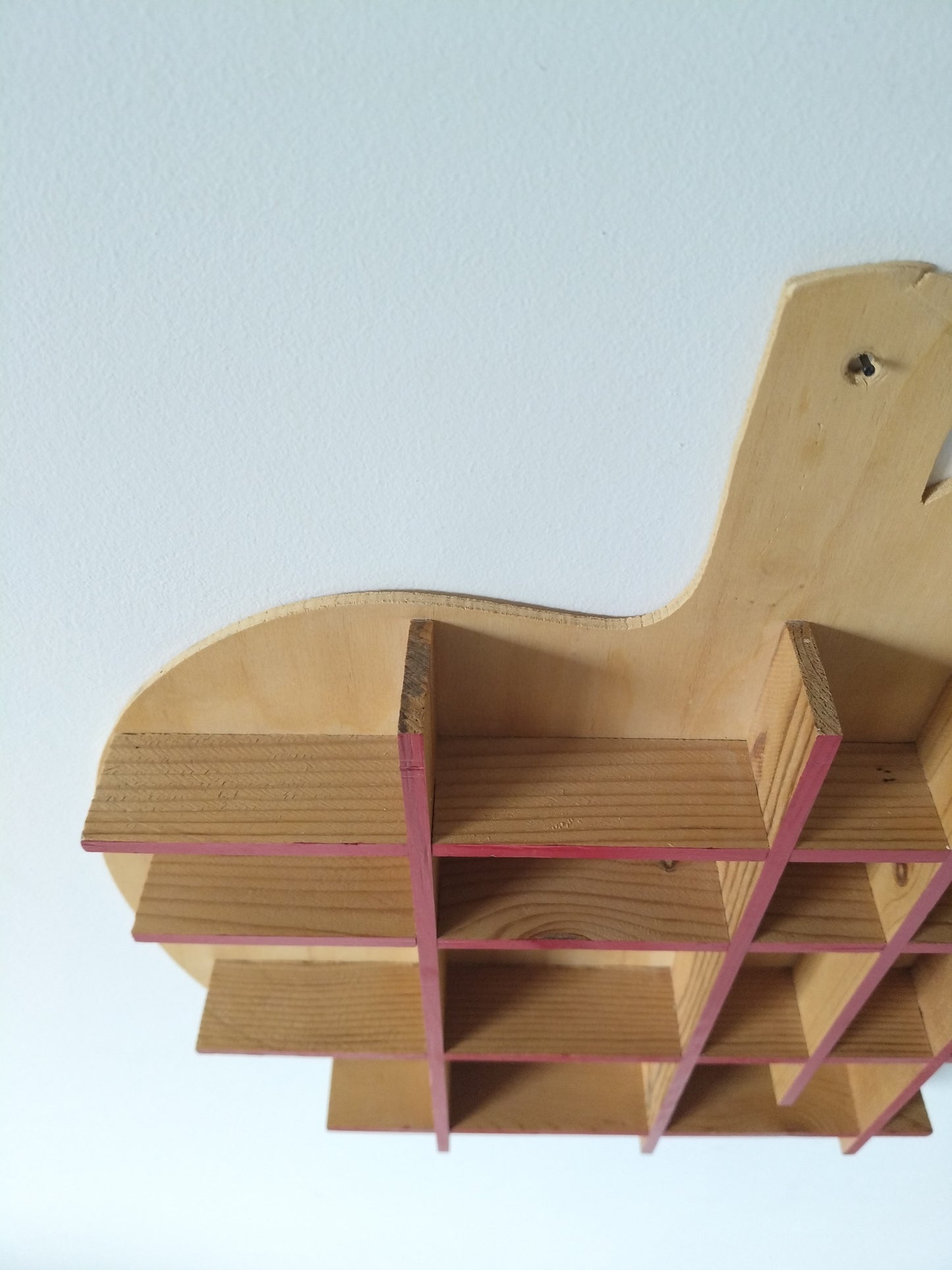 Étagère murale pomme pour miniatures en bois