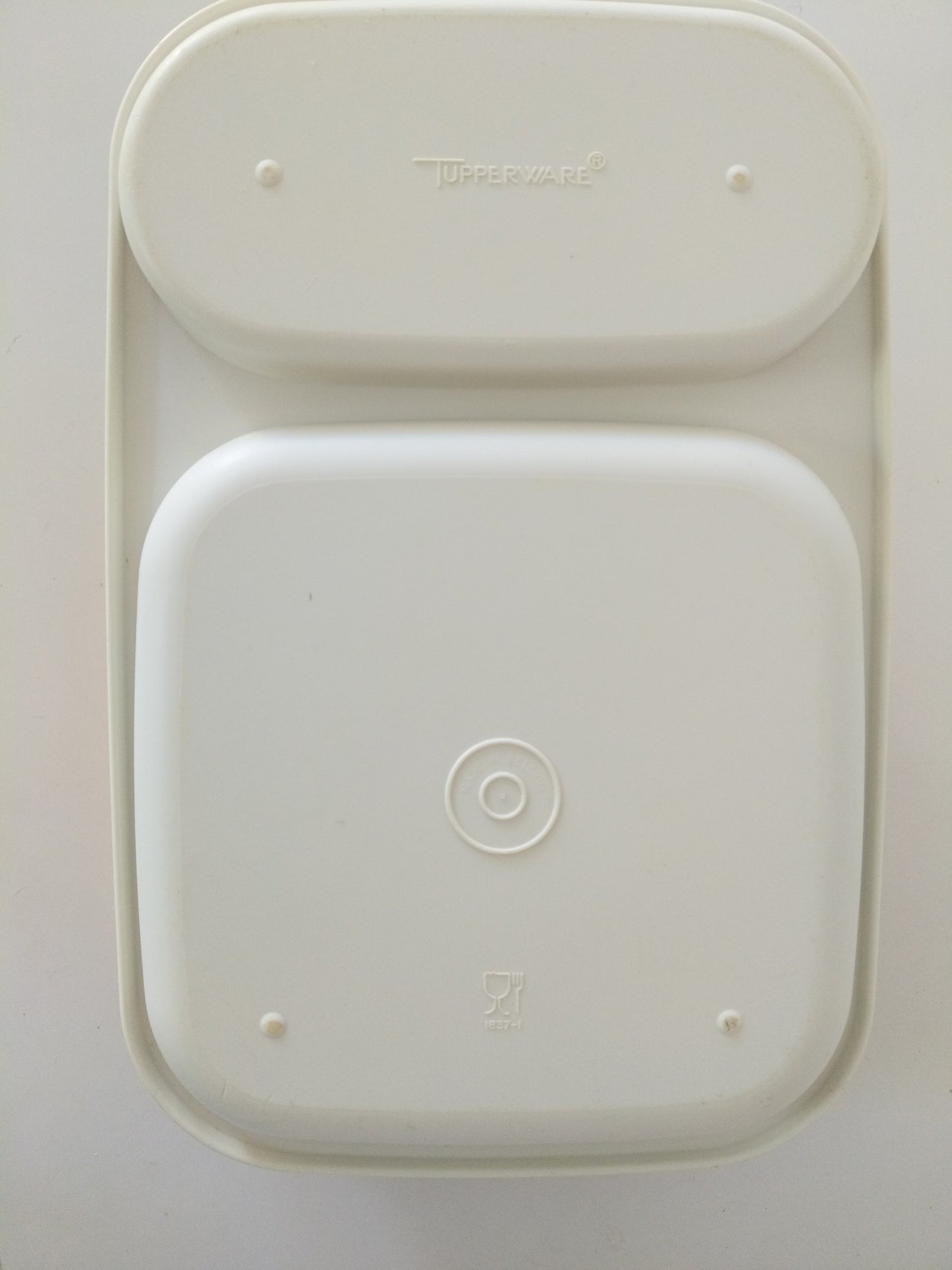 Petit plateau repas avec couvercle Tupperware - cetaitmieuxavant