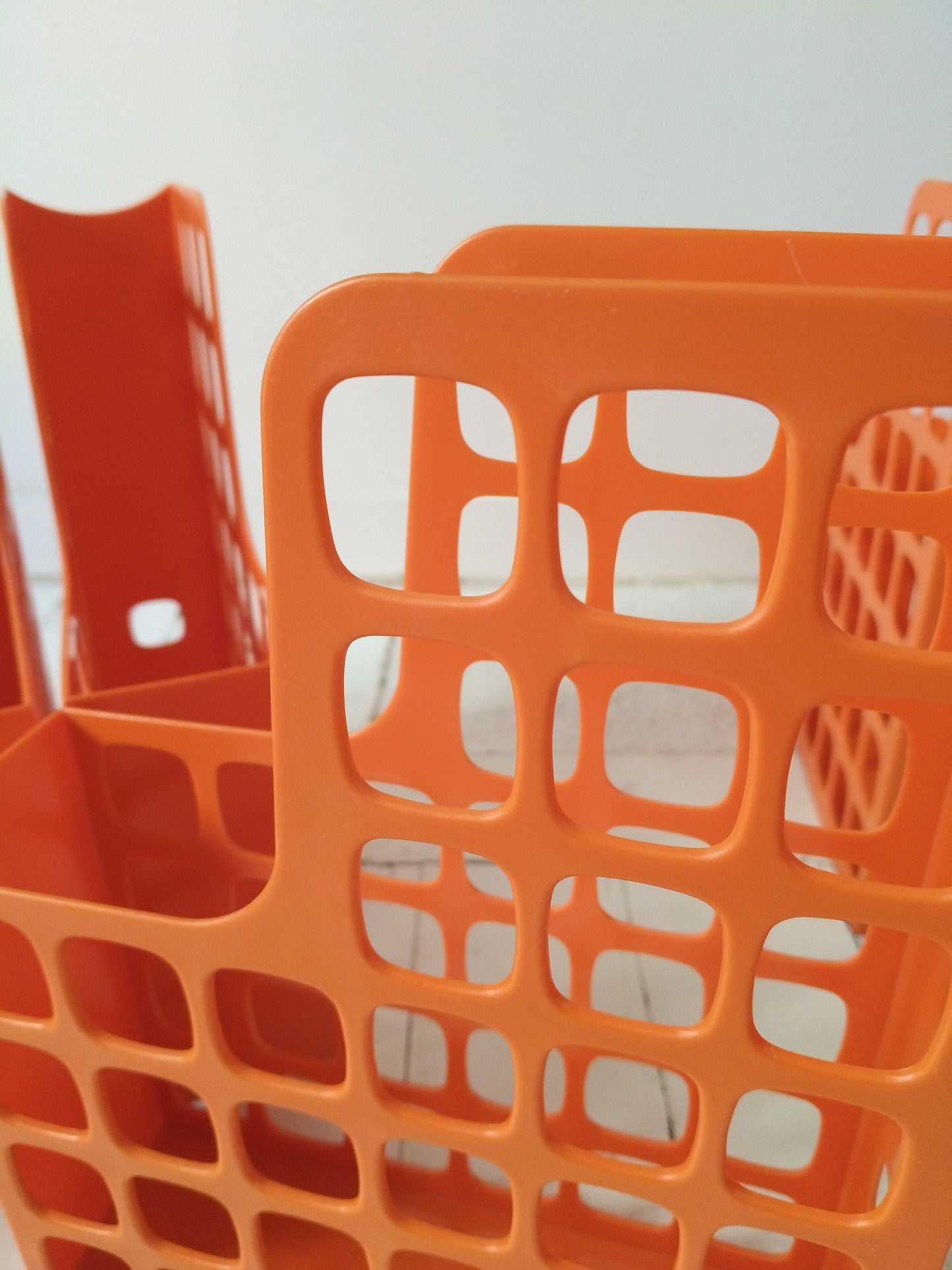 Range-documents/ magazines/ livres en plastique orange Esselte Boxer à l'unité