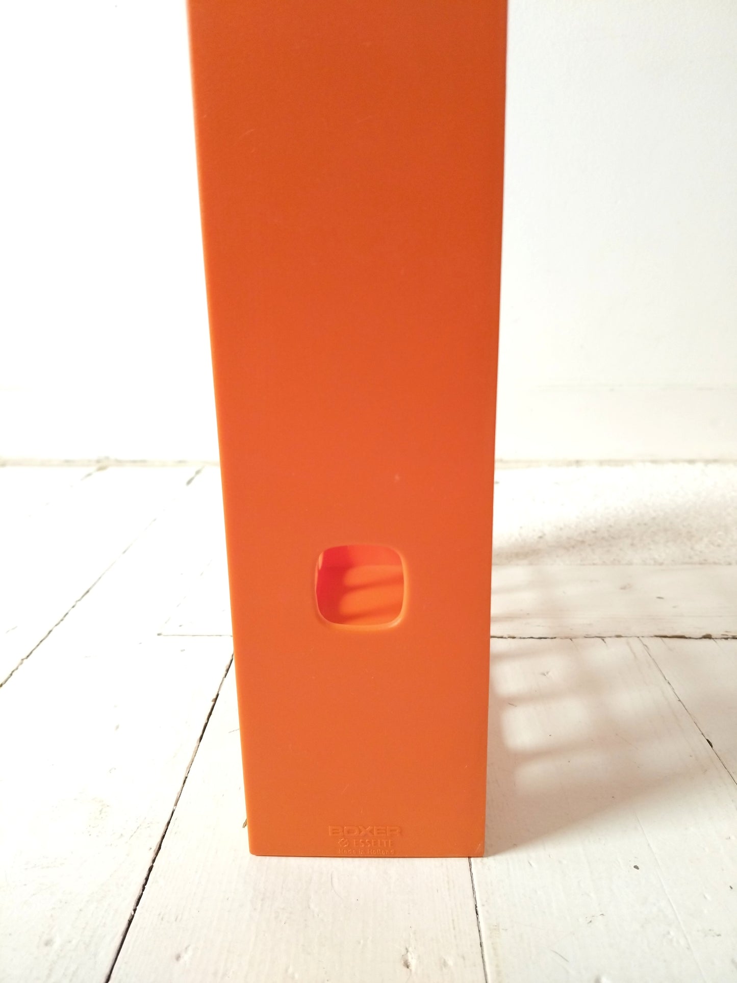 Range-documents/ magazines/ livres en plastique orange Esselte Boxer à l'unité