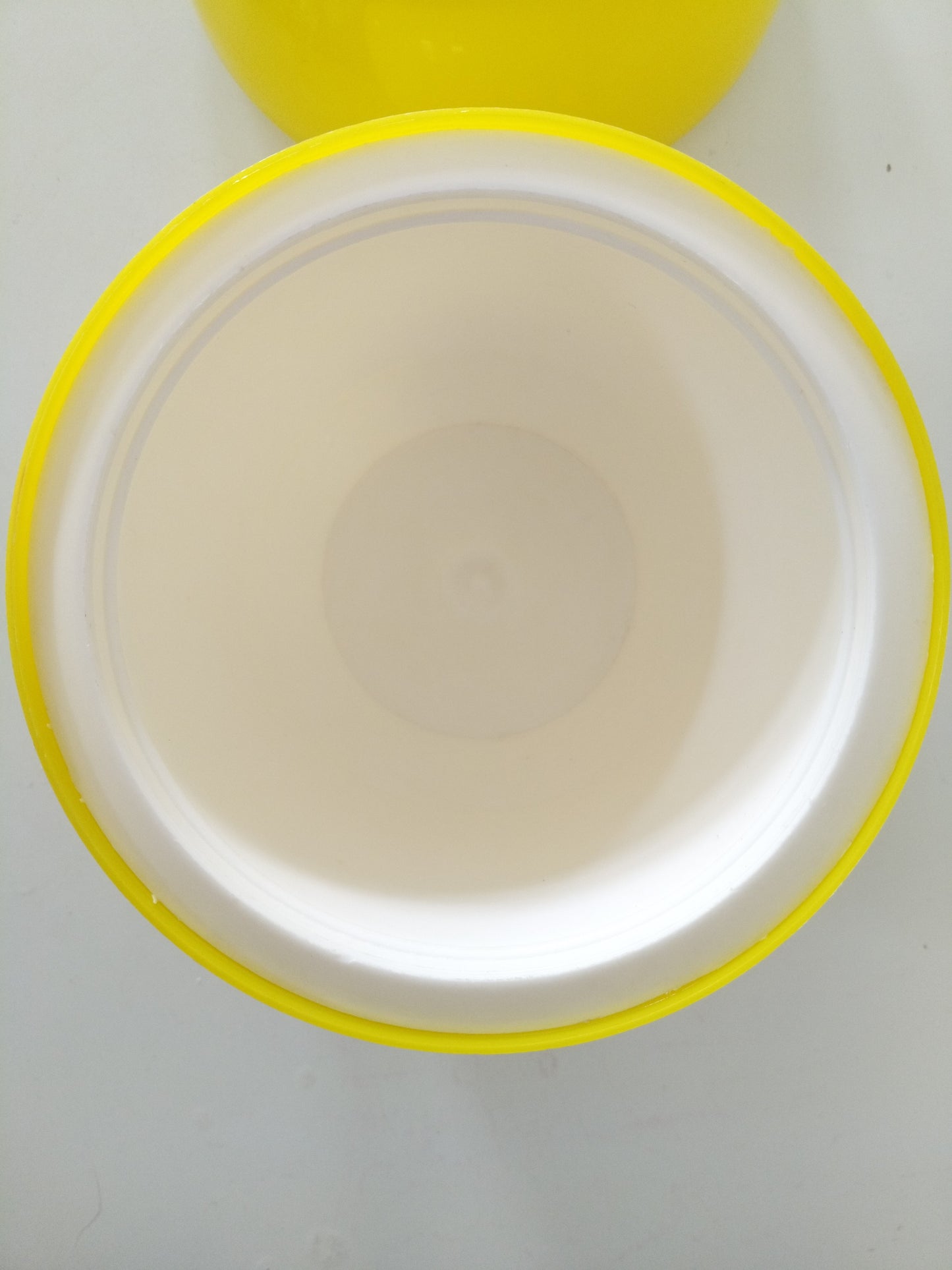 Boîte/ pomme à glaçons en plastique JAUNE - cetaitmieuxavant