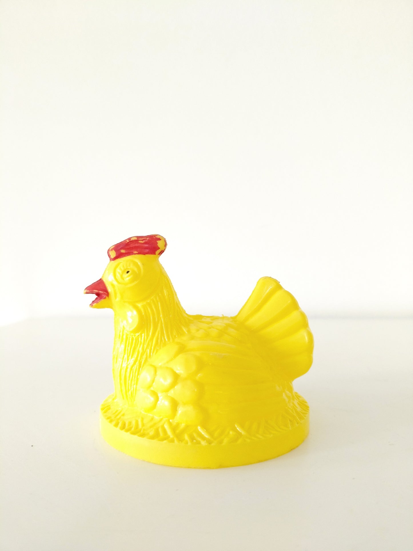 Déco de Pâques poule en plastique - cetaitmieuxavant