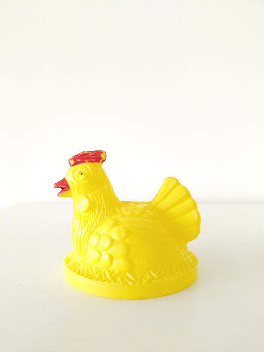 Déco de Pâques poule en plastique - cetaitmieuxavant