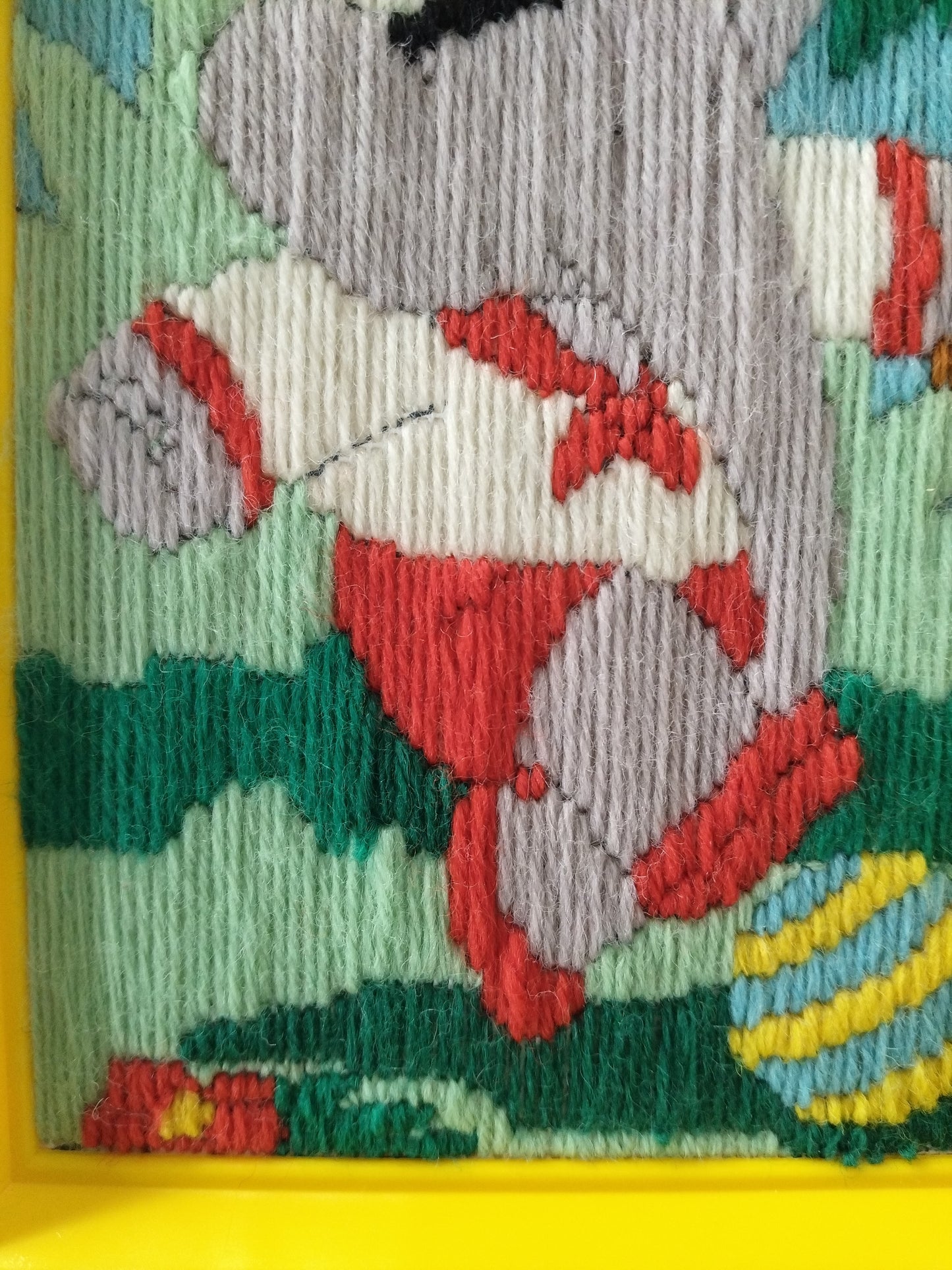 Ancienne broderie de Babar encadrée