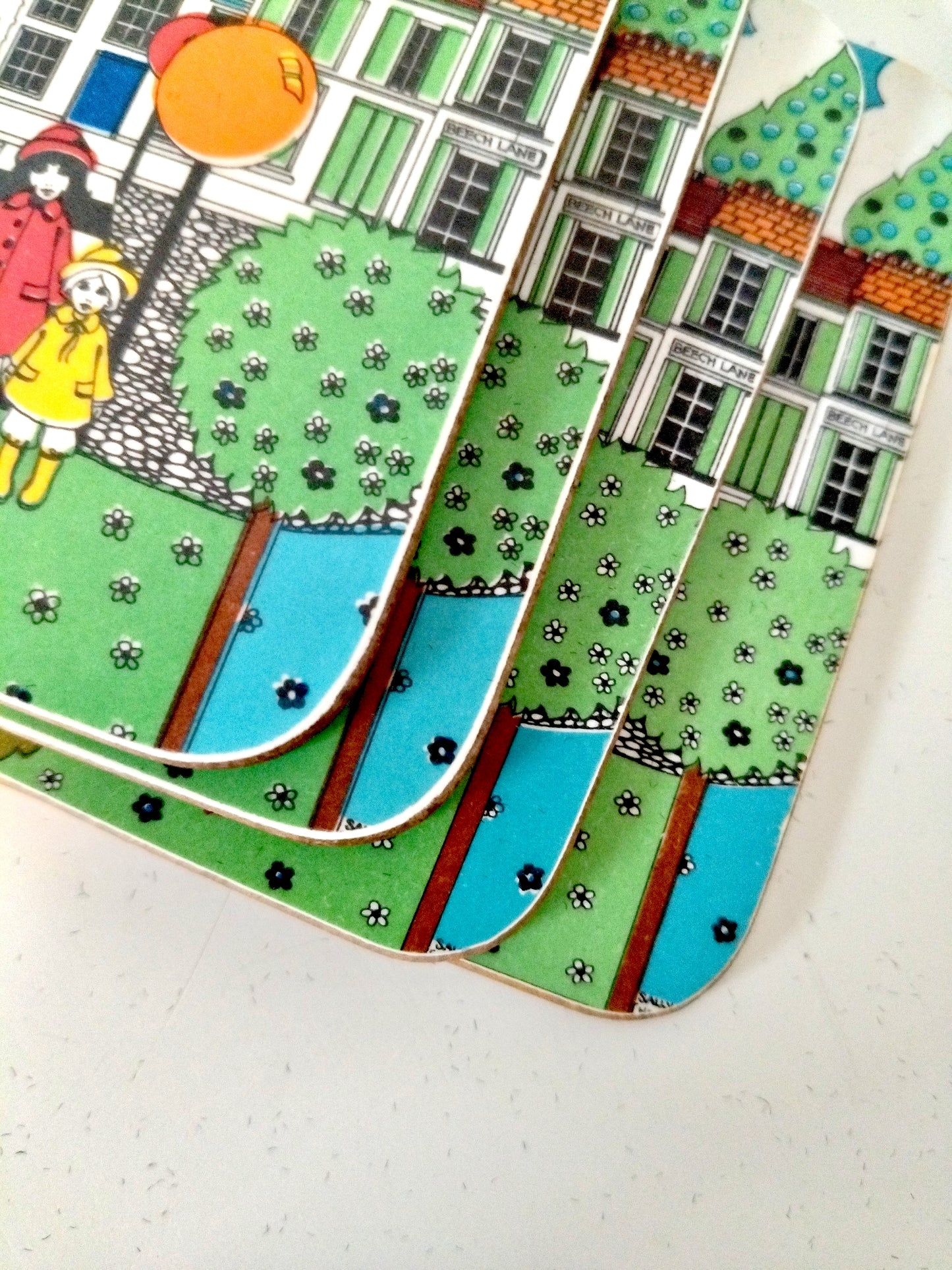 Ensemble de 4 sous-verres Kaléidoscope England par Sally Grégory Hersper (2 sets disponibles) - cetaitmieuxavant