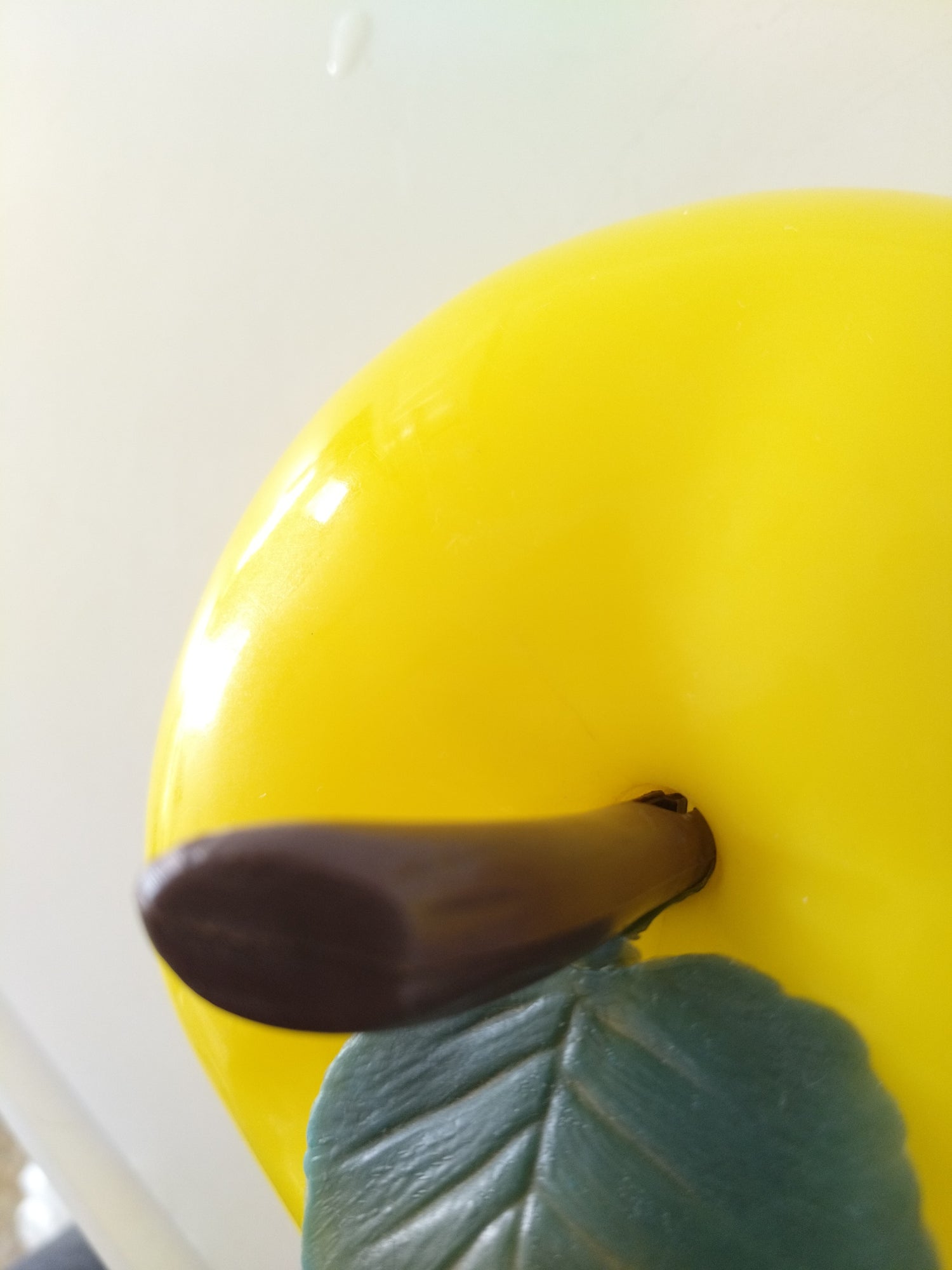 Boîte/ pomme à glaçons en plastique JAUNE - cetaitmieuxavant