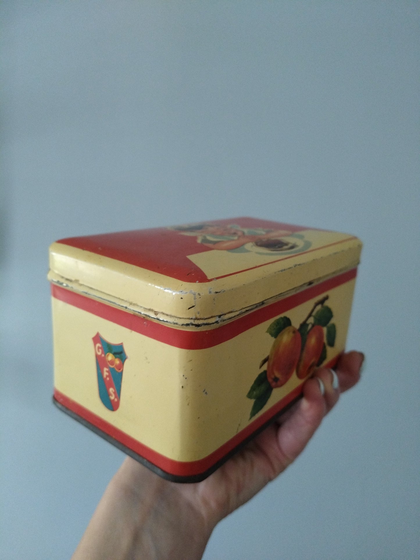 Ancienne boîte métallique publicitaire GFS - cetaitmieuxavant
