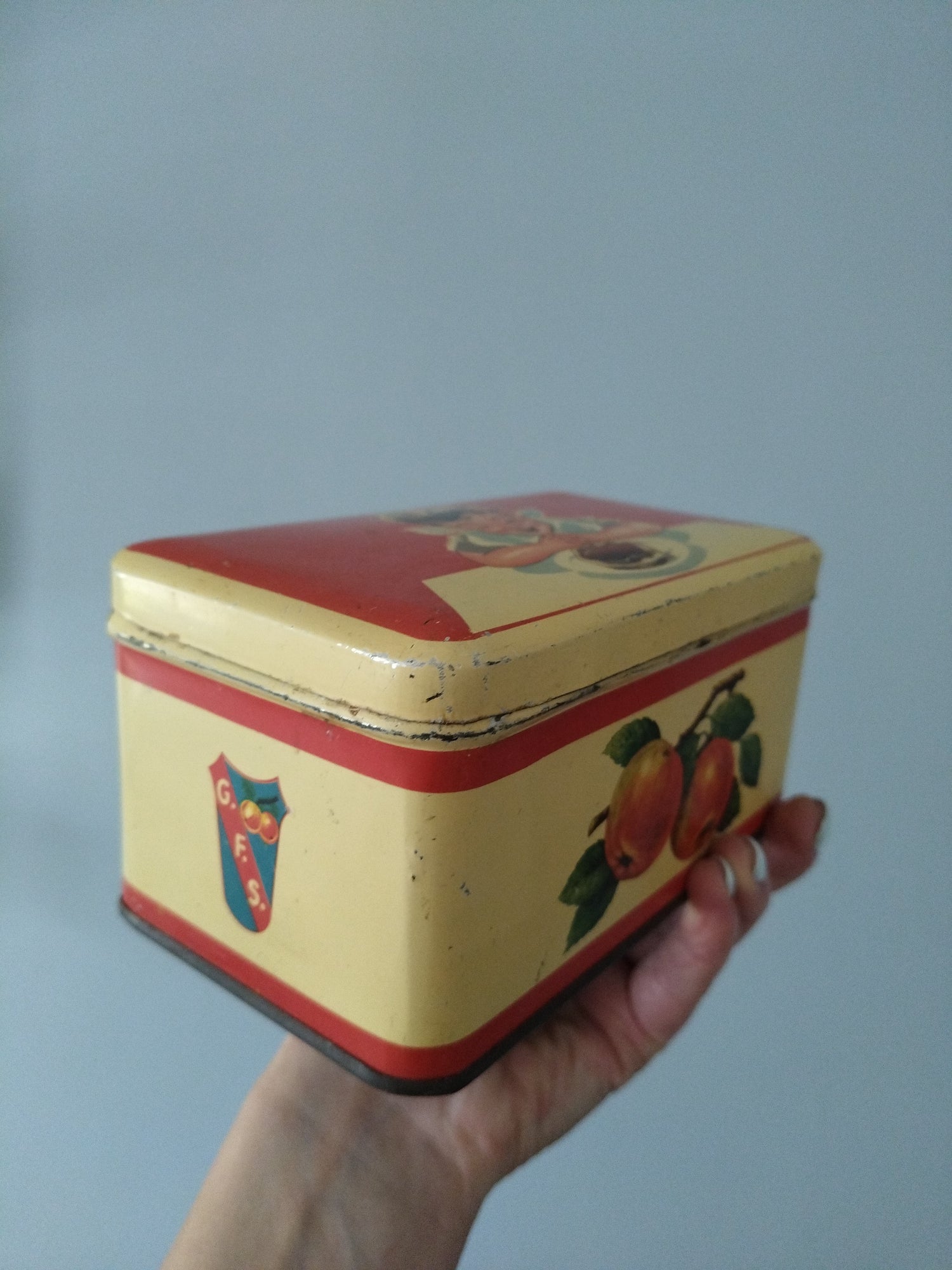 Ancienne boîte métallique publicitaire GFS - cetaitmieuxavant