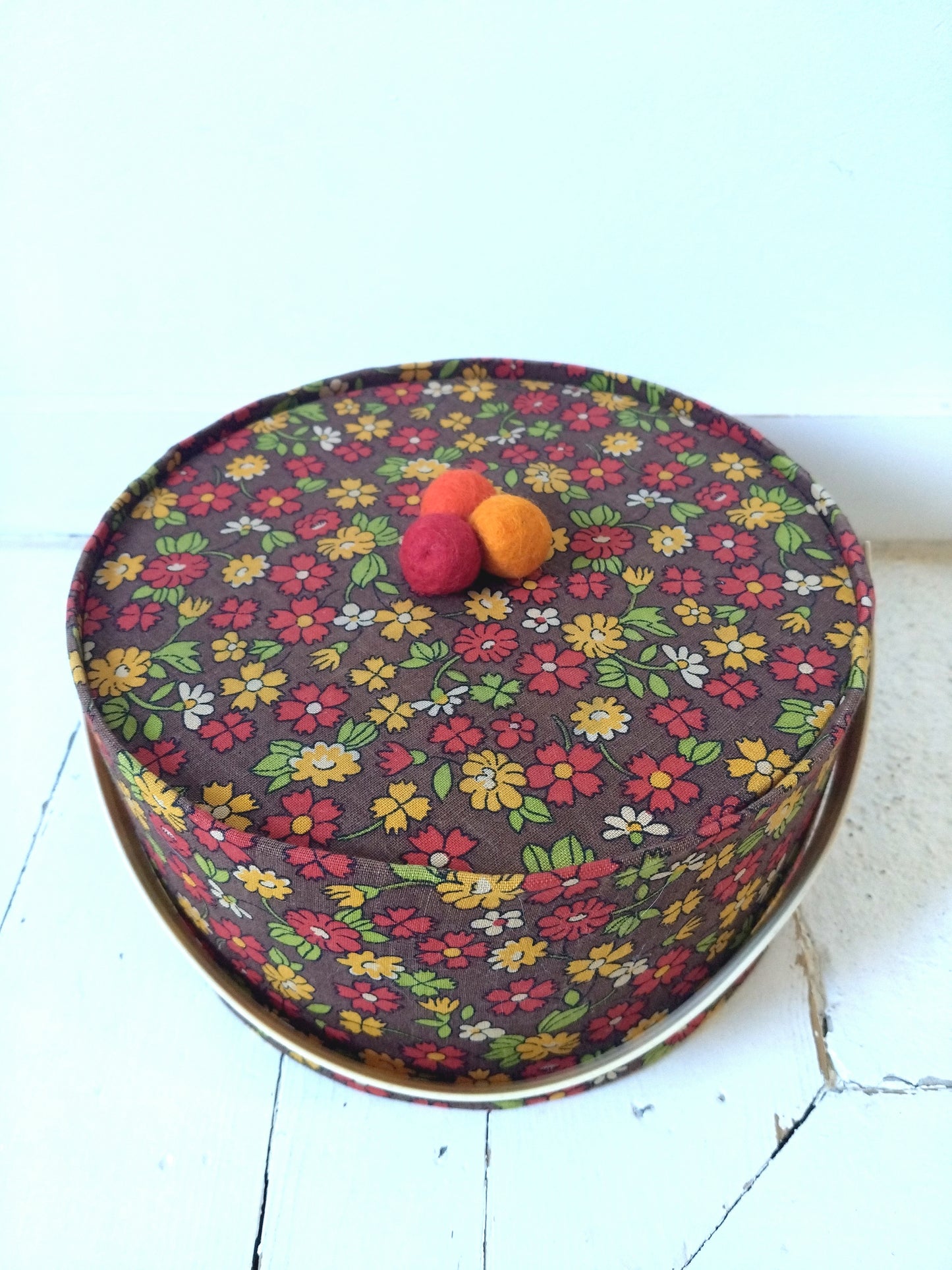 Boîte à couture/ petite travailleuse tissu flower power