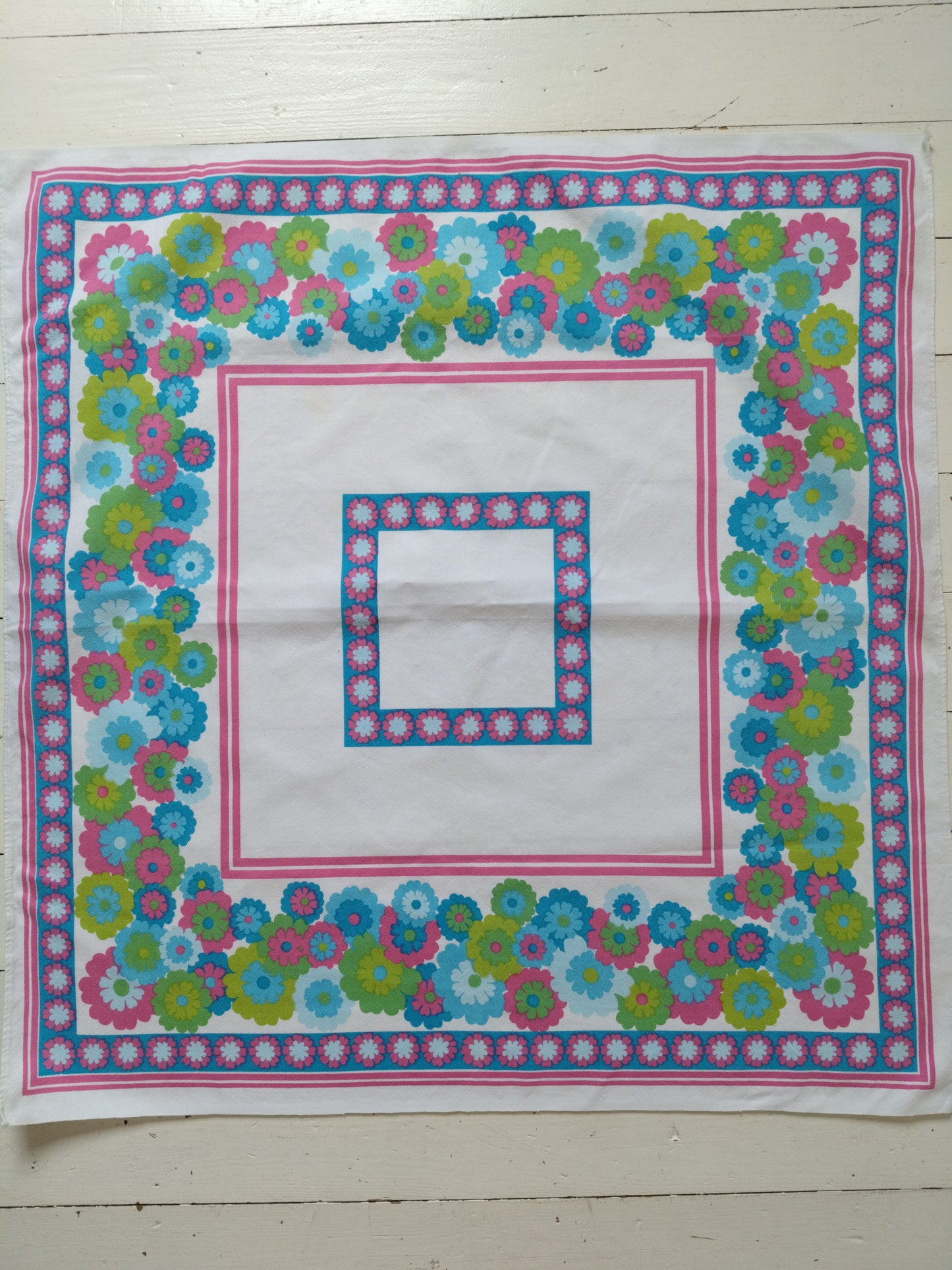 Petite nappe flower power
