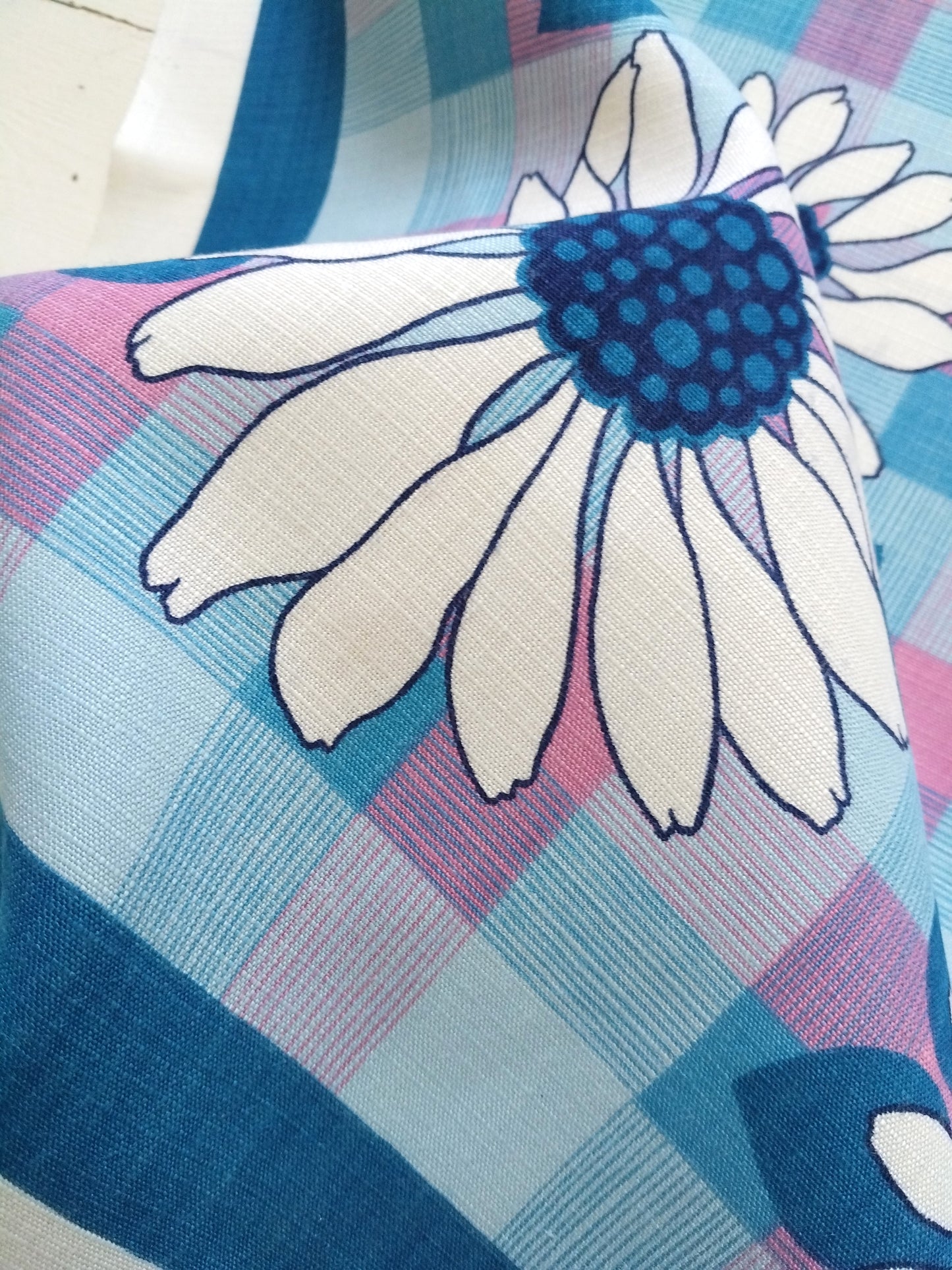 Petite nappe carrée flower power - cetaitmieuxavant