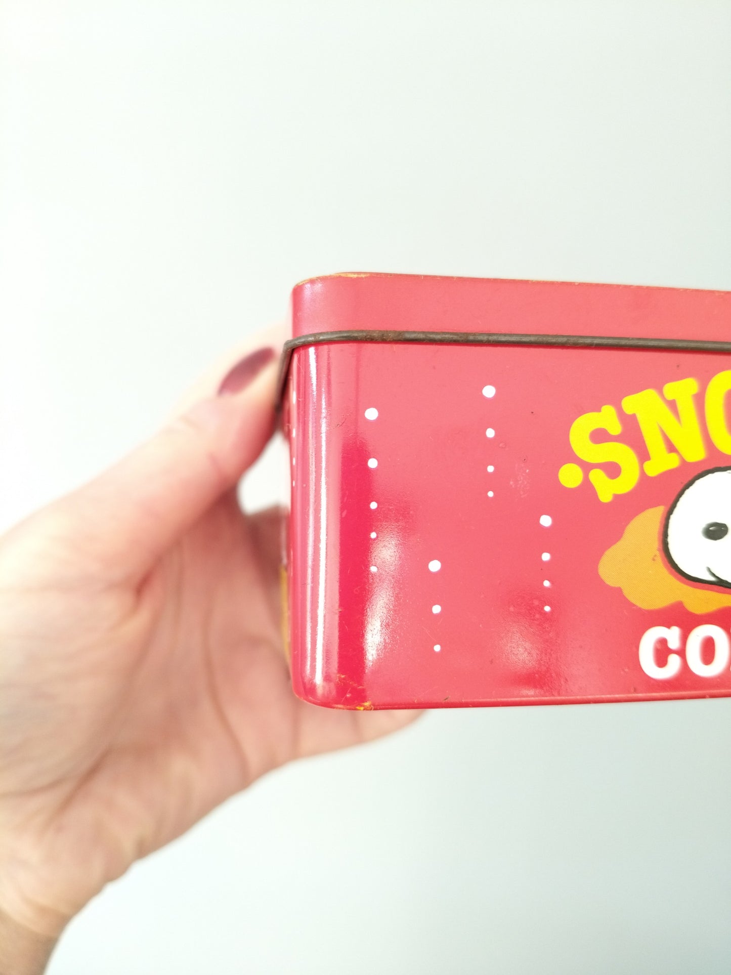Boîte métallique Snoopy 1958 United Feature Syndicate pour Van Melle confiserie bonbons croque-tendres Cola's