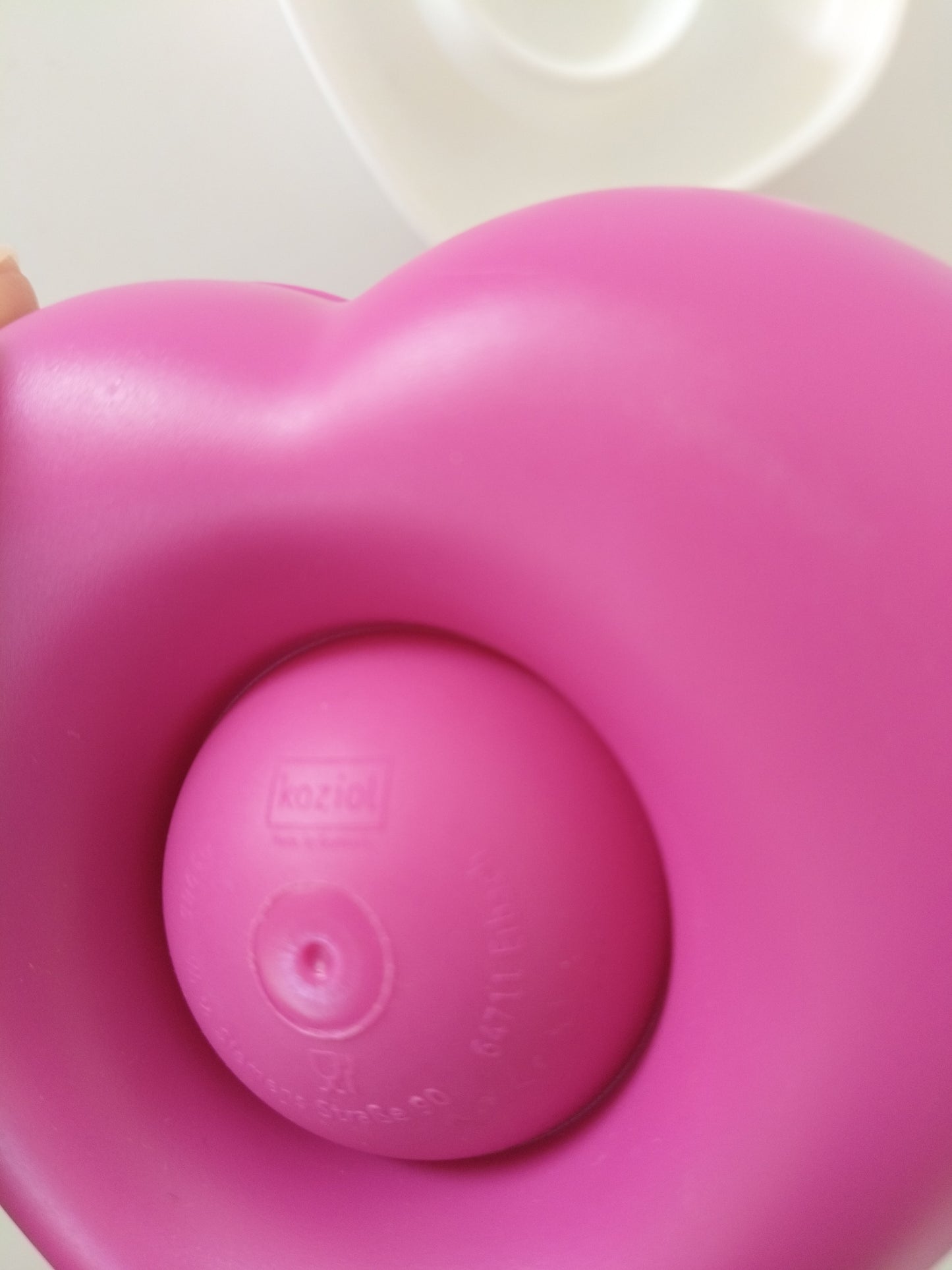 Coquetier cœur Koziol en plastique rose ou blanc au choix