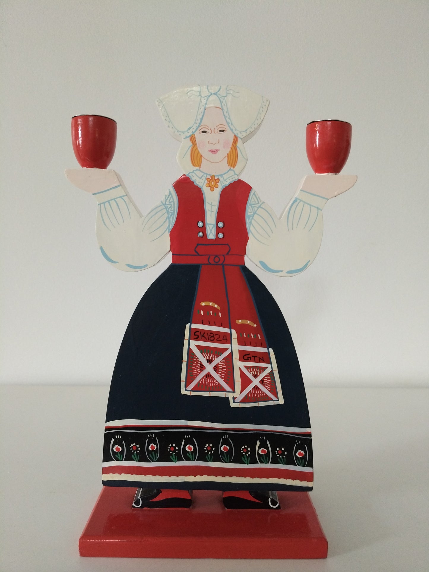 Ensemble de 2 bougeoirs en bois folklore suédois par Lizzie Velander pour Ikea 80's