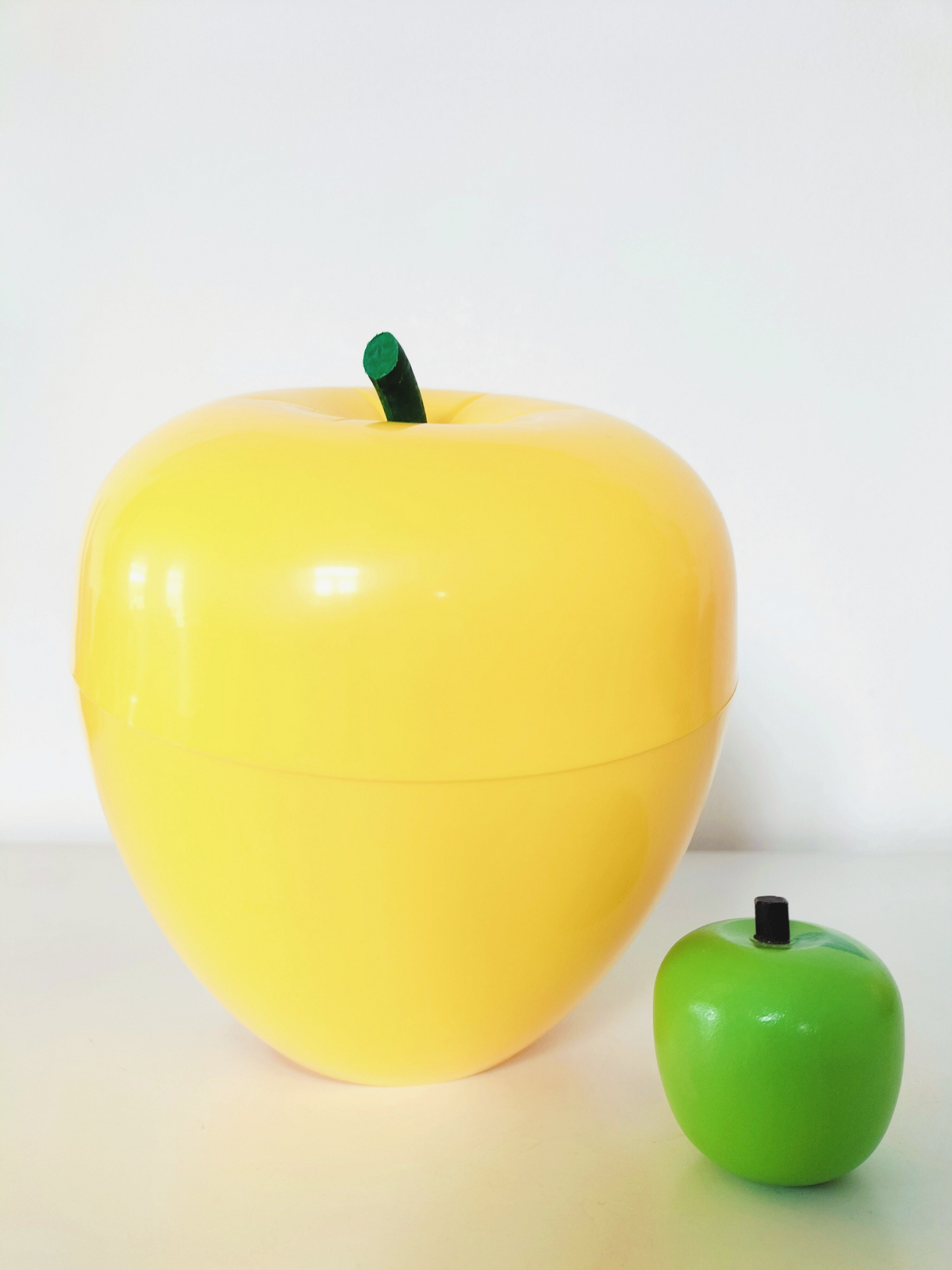 Pomme à glaçons plastique jaune