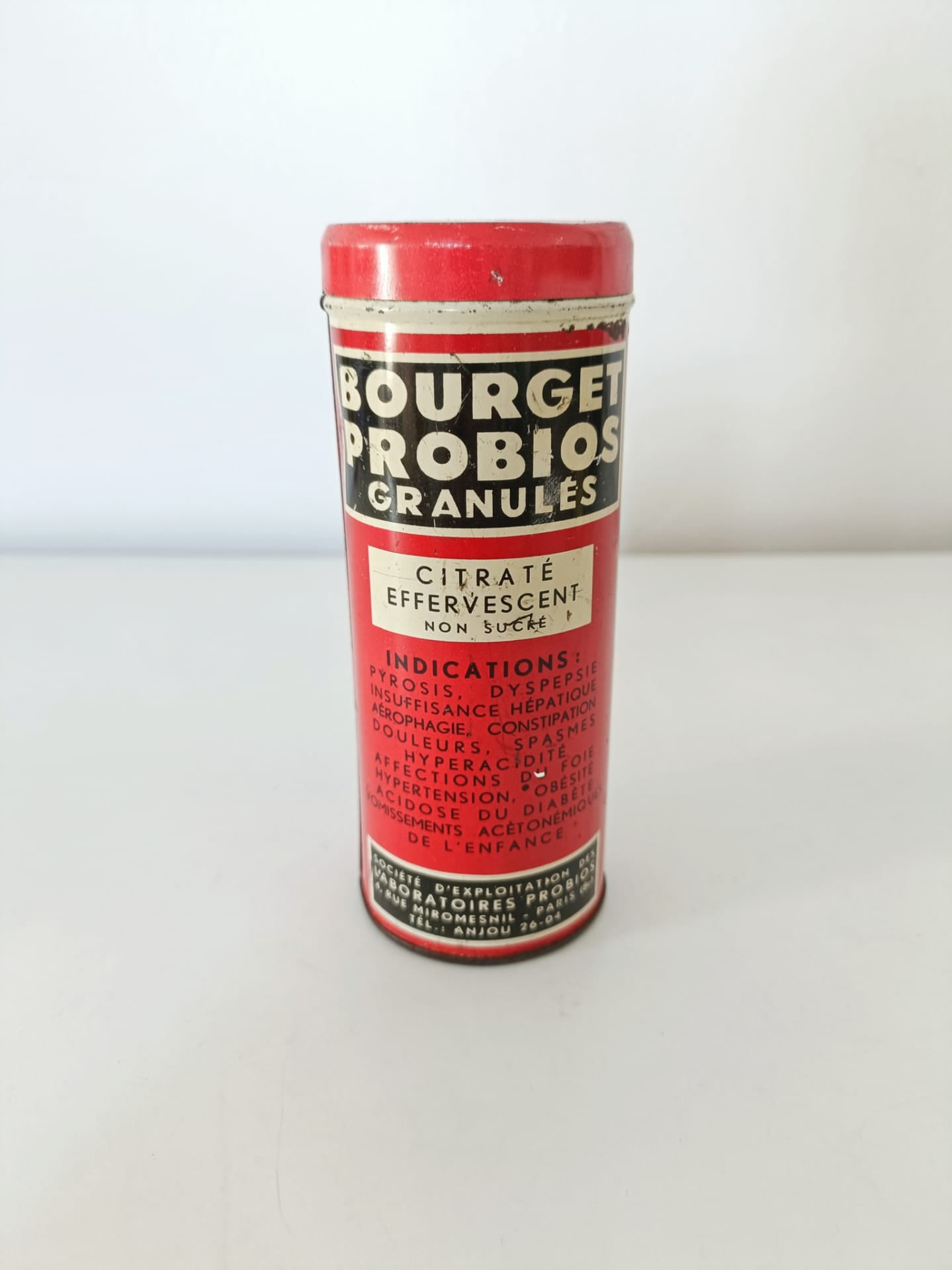 Boite métallique pharmaceutique vintage