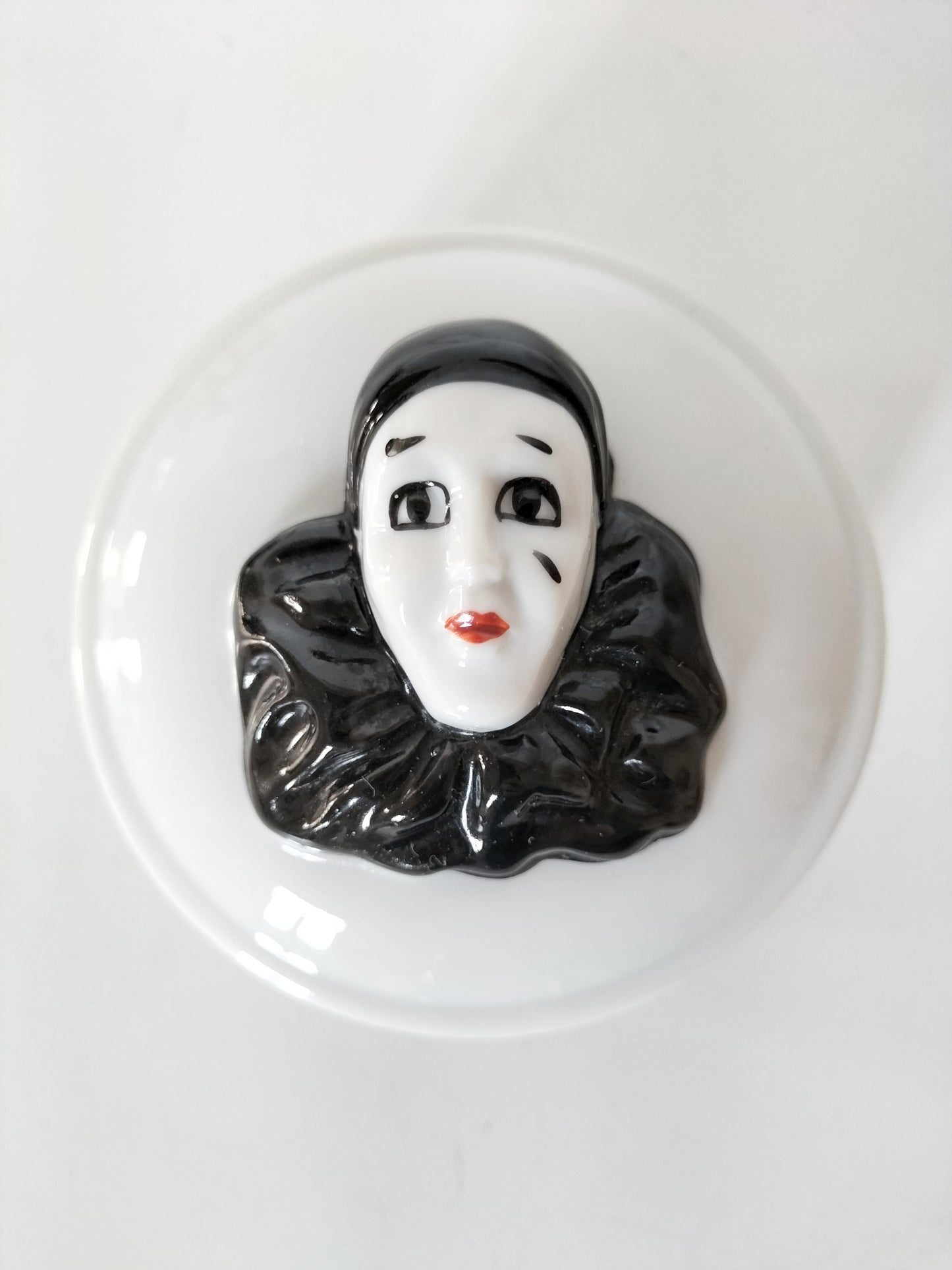 Boîte en porcelaine Pierrot