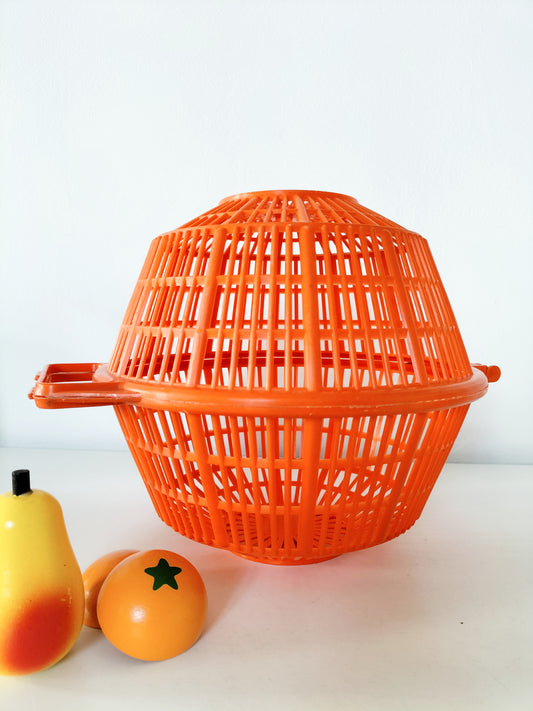 Ancien panier à salade orange DBP plastics