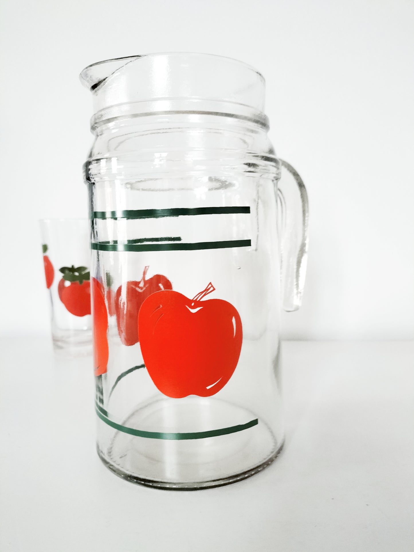 Carafe/ cruche/ pichet pommes en verre