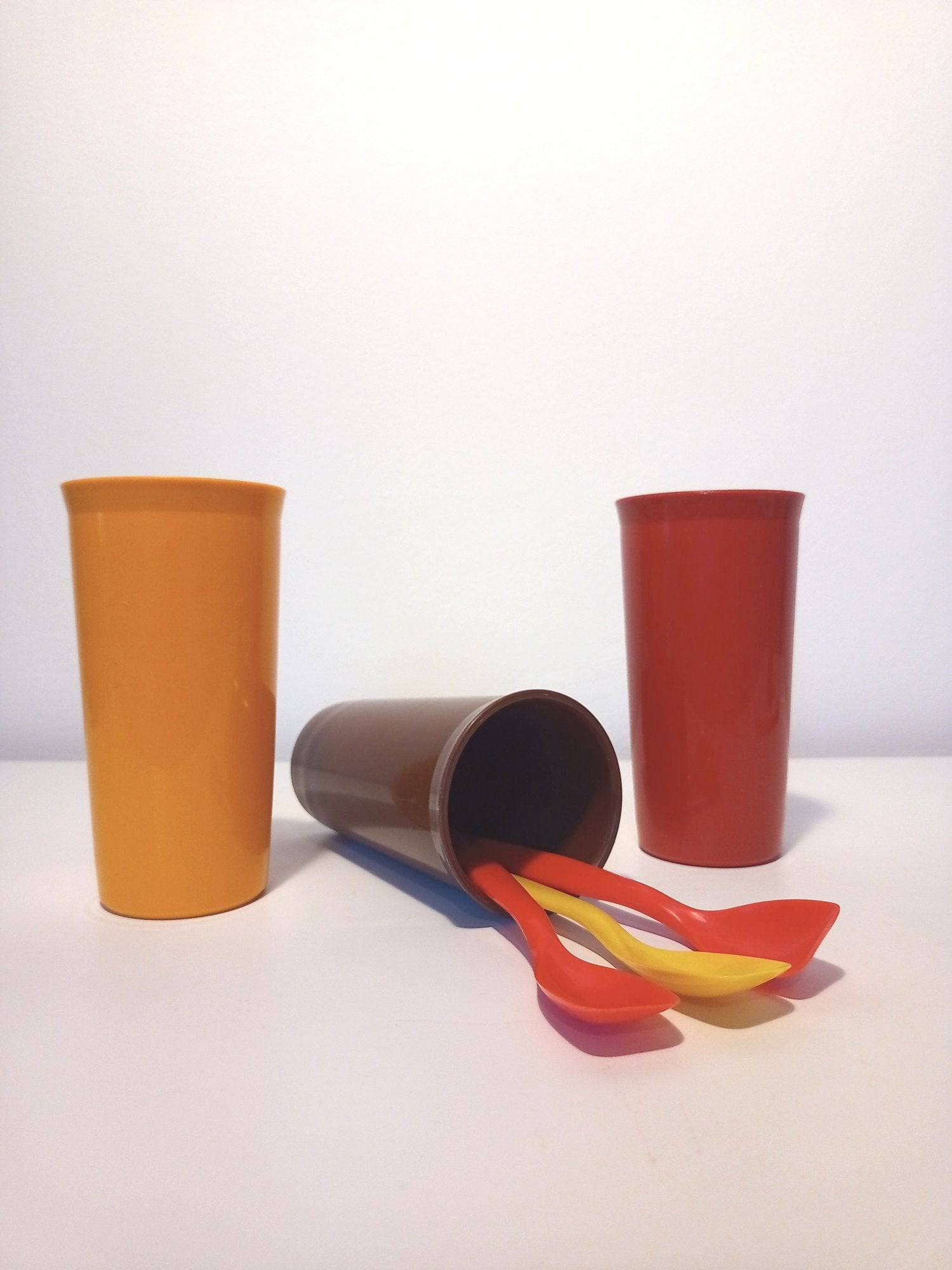 TUPPERWARE pastel vintage, lot de 5 grands gobelets à piquer TUPPERWARE pastel vintage, lot de 5 grands gobelets à piquer